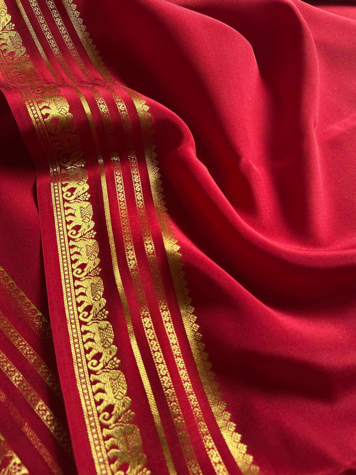 Eshwari : Solid Dark red