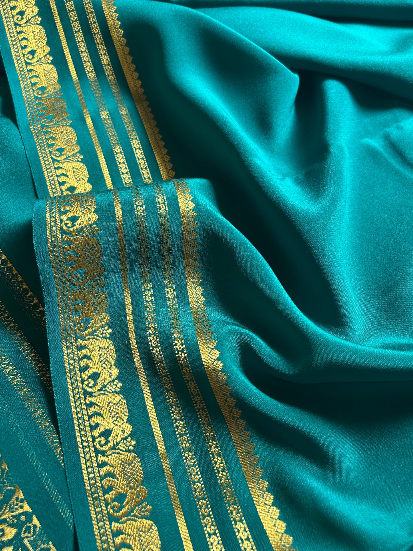 Eshwari : Solid Peacock green