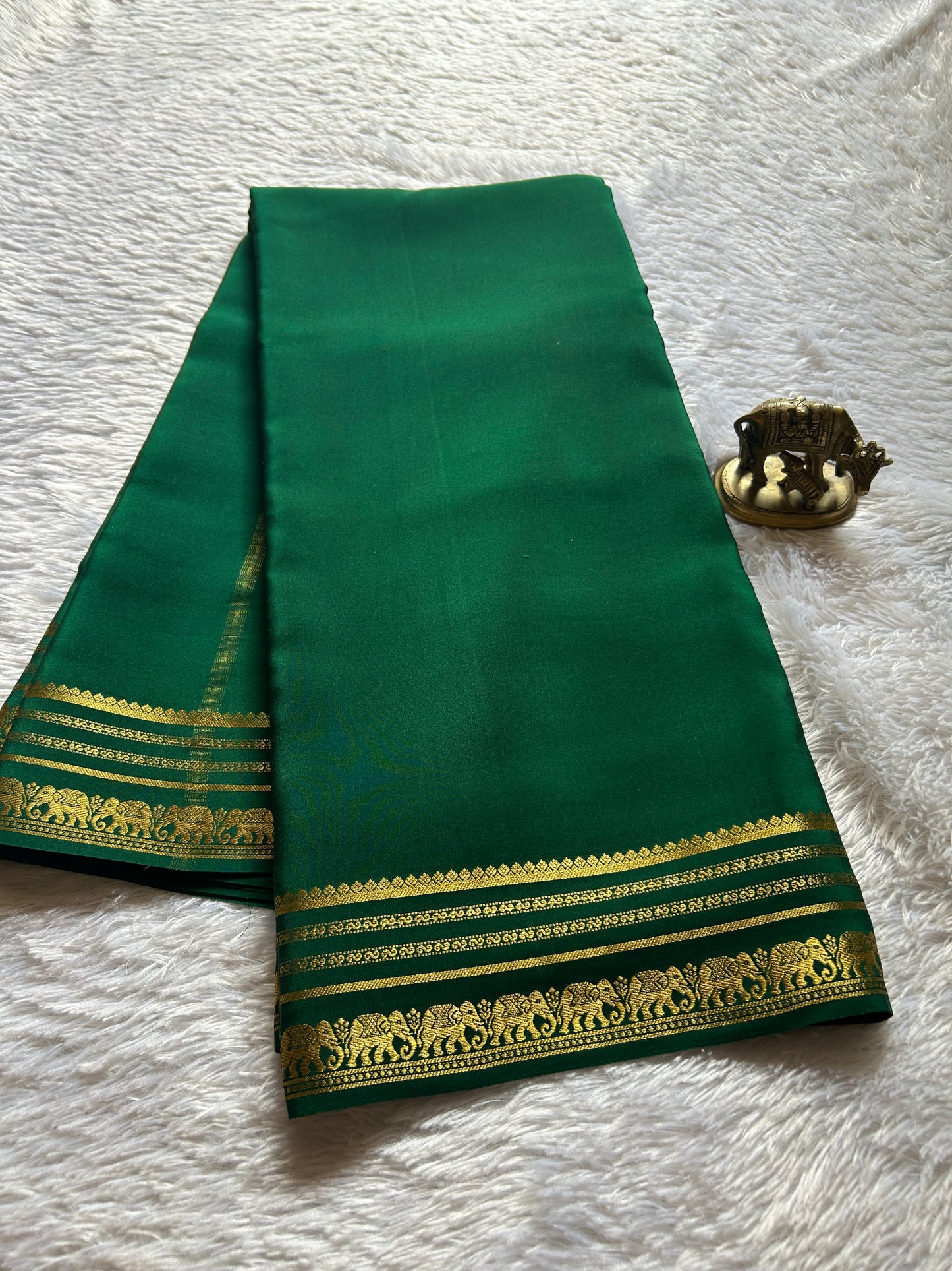 Eshwari : Solid Bottle green