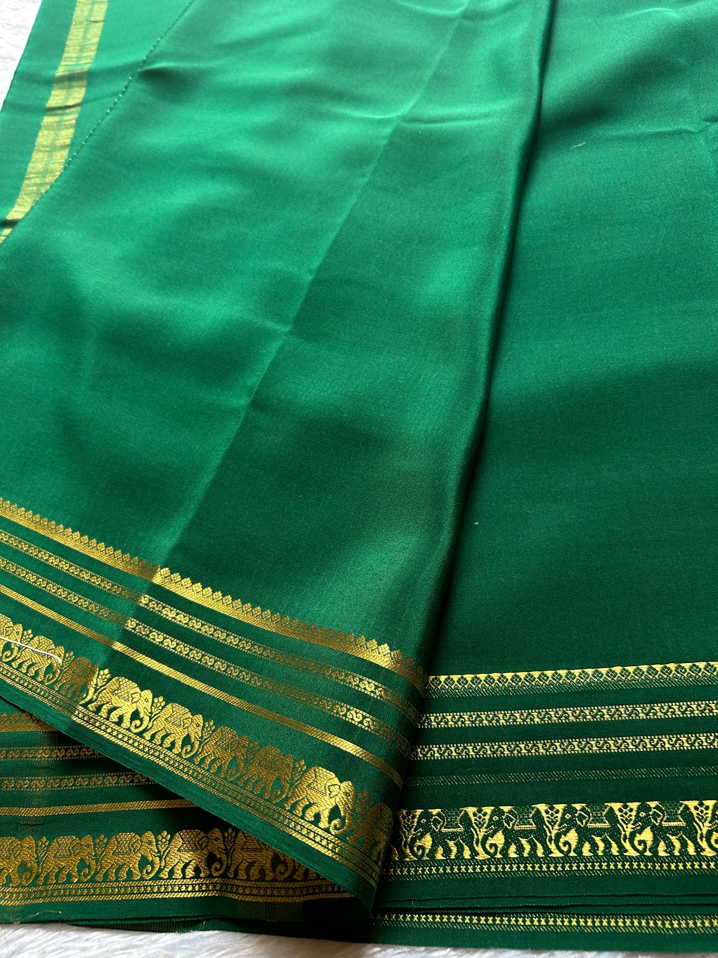 Eshwari : Solid Bottle green