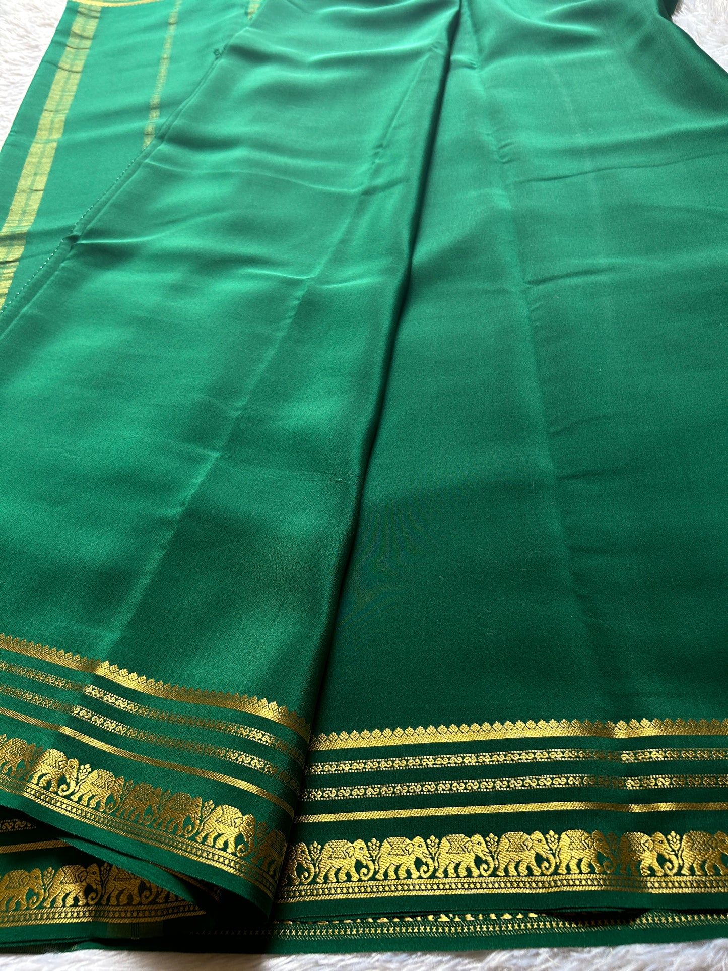 Eshwari : Solid Bottle green