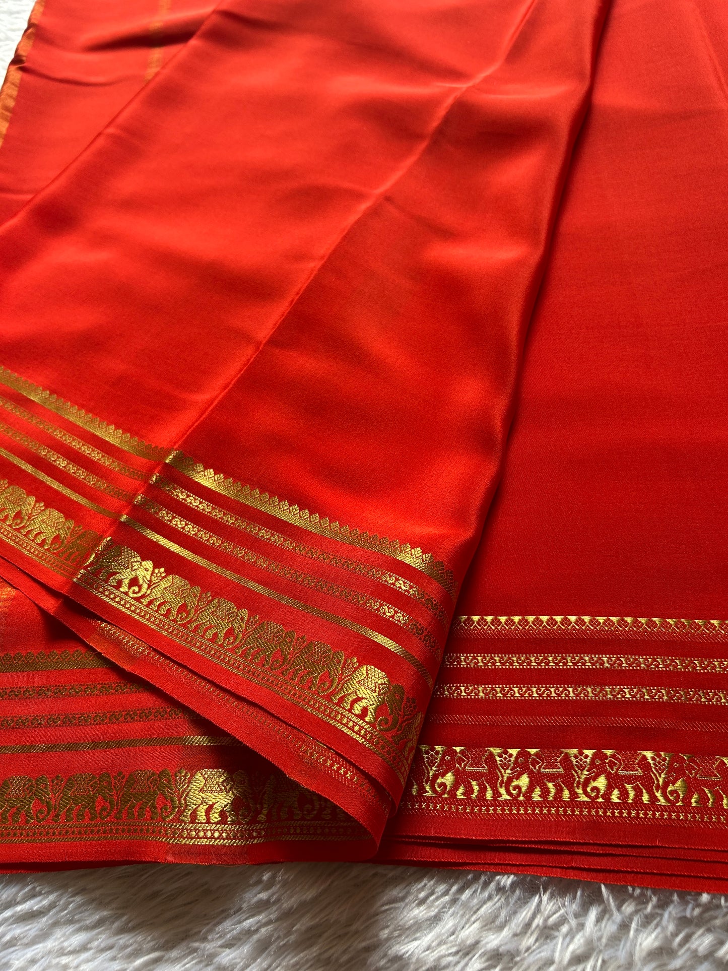 Eshwari : Solid Red