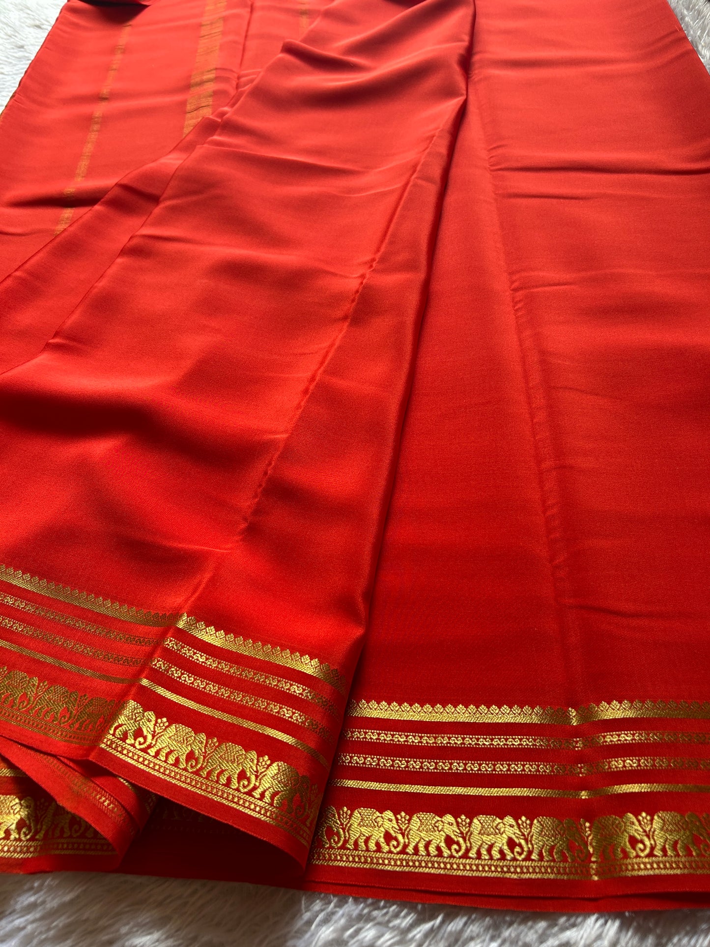 Eshwari : Solid Red