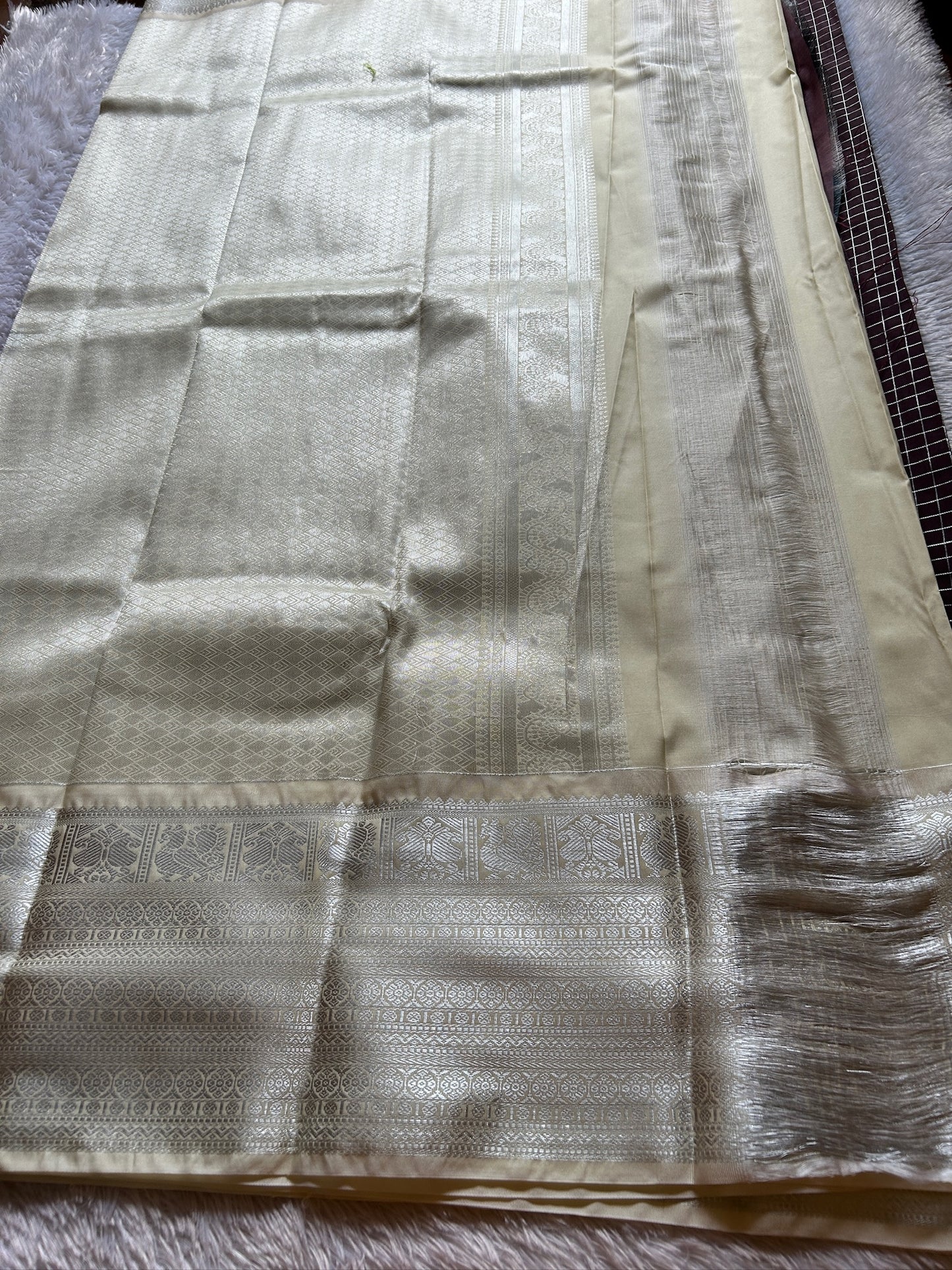 Semi soft silk (2D) : Coffee brown-off white