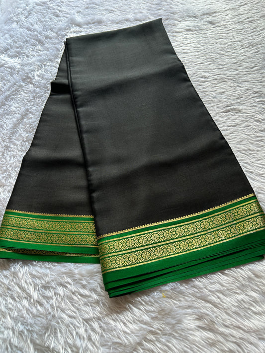 Pushpavathi (2D) : black-green