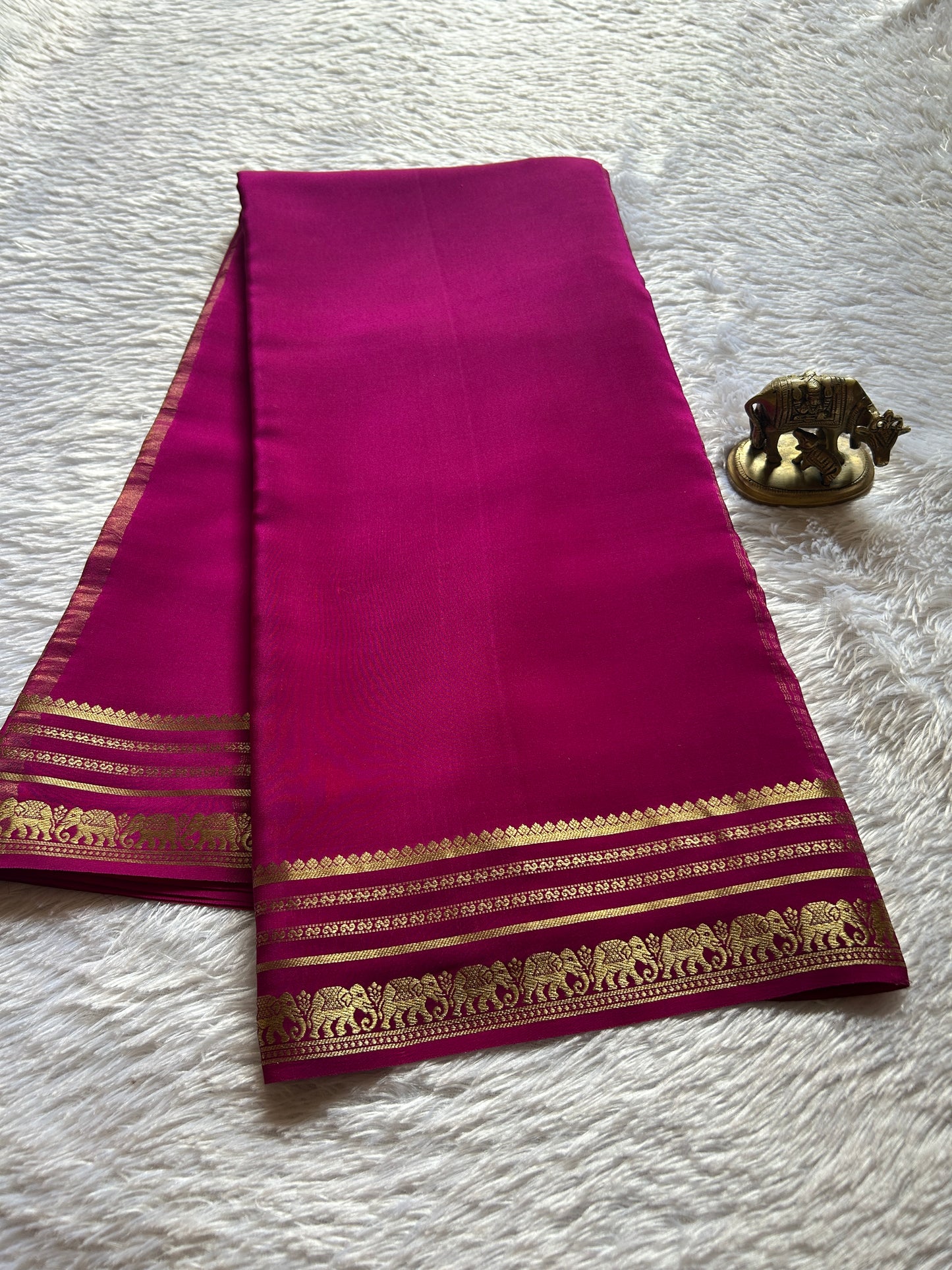 Eshwari : Solid Magenta pink