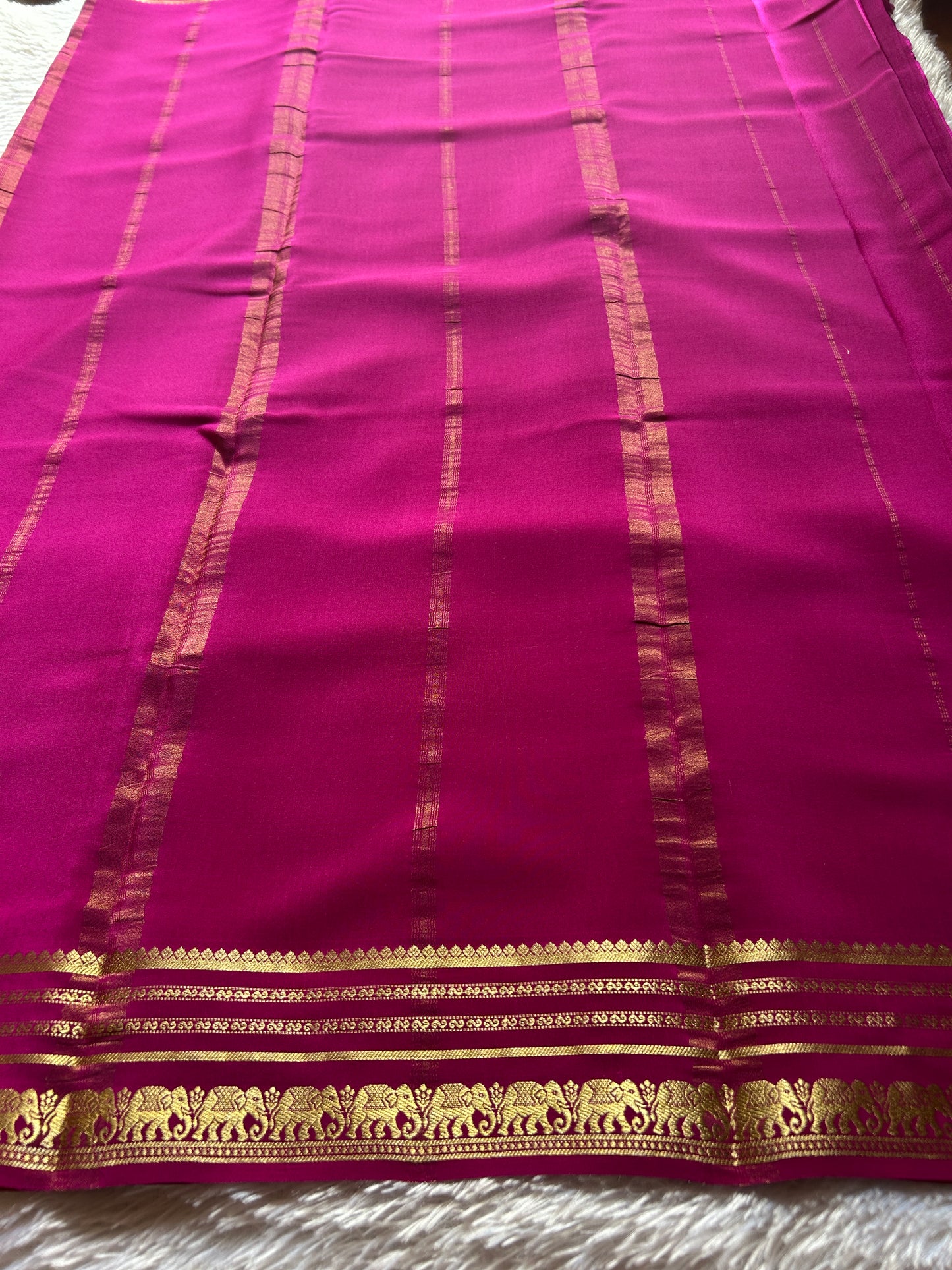 Eshwari : Solid Magenta pink
