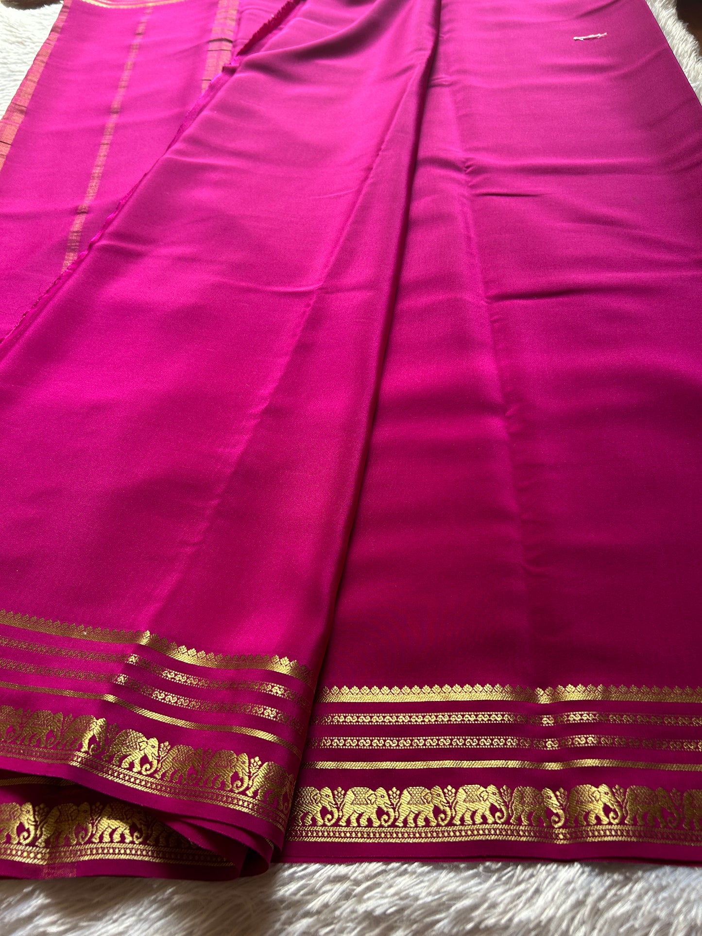 Eshwari : Solid Magenta pink