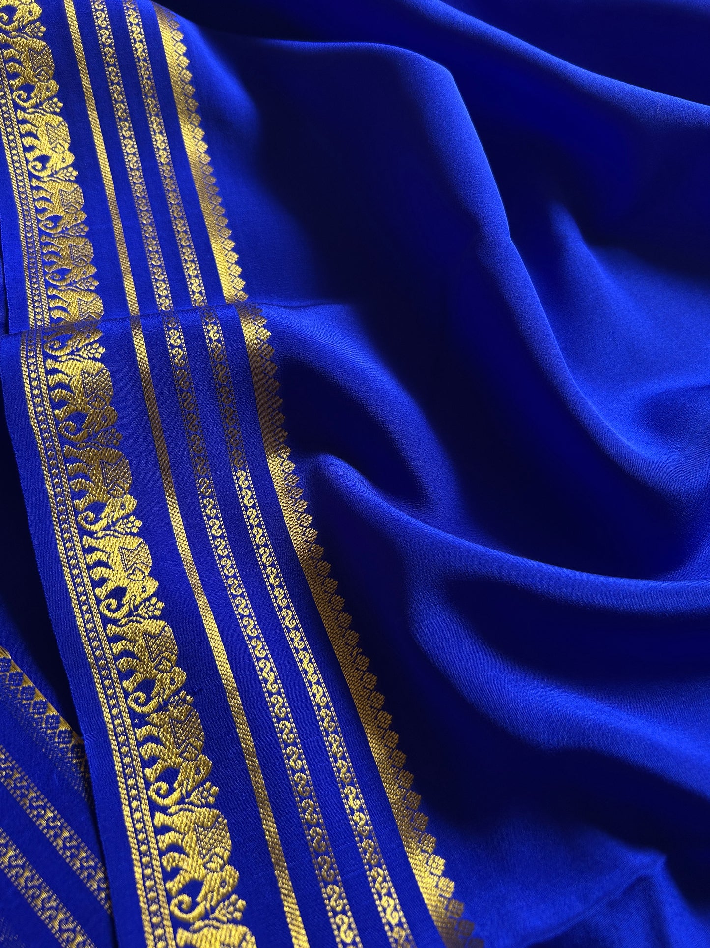 Eshwari : Solid Royal blue