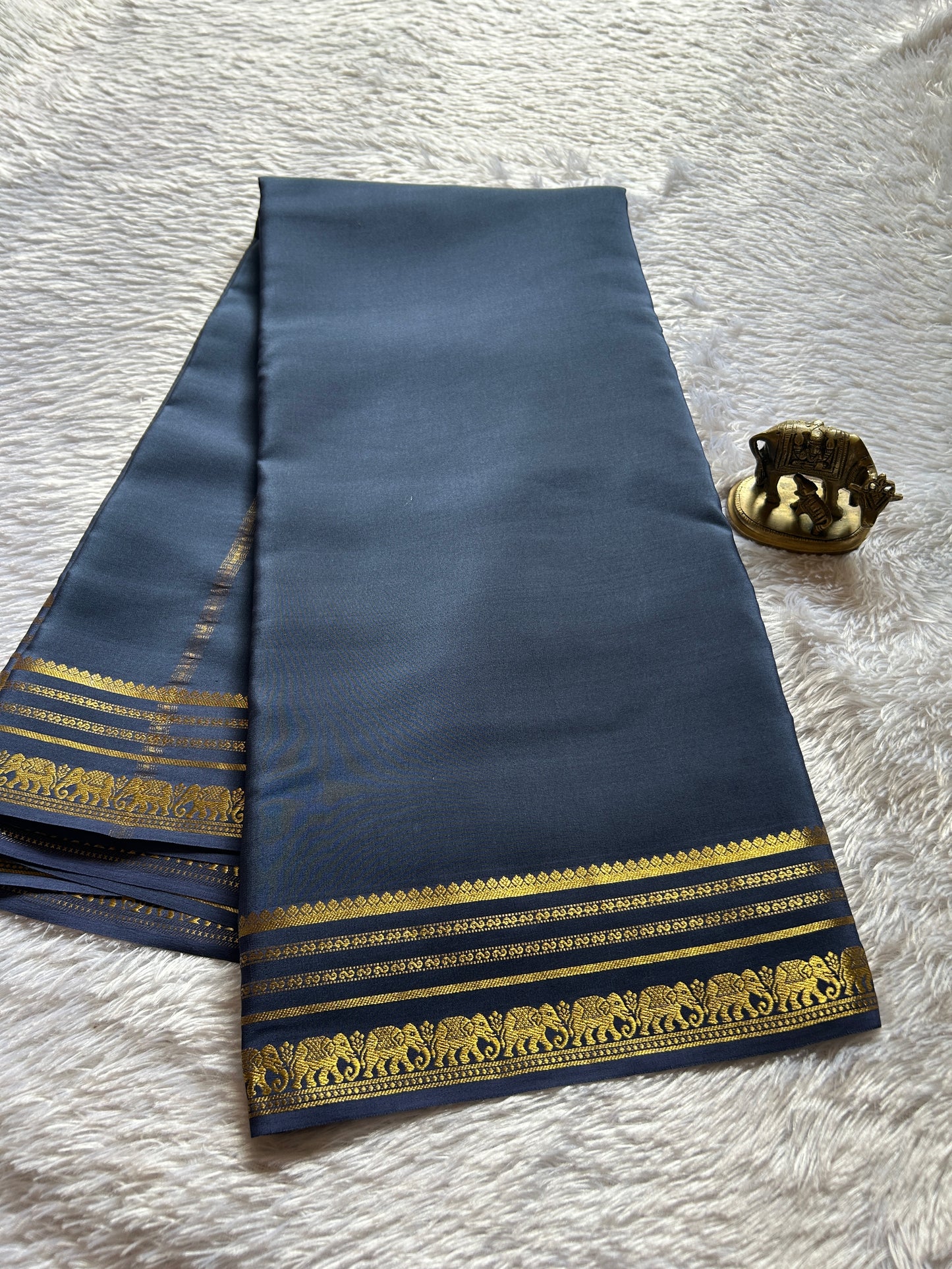 Eshwari : Solid Grey