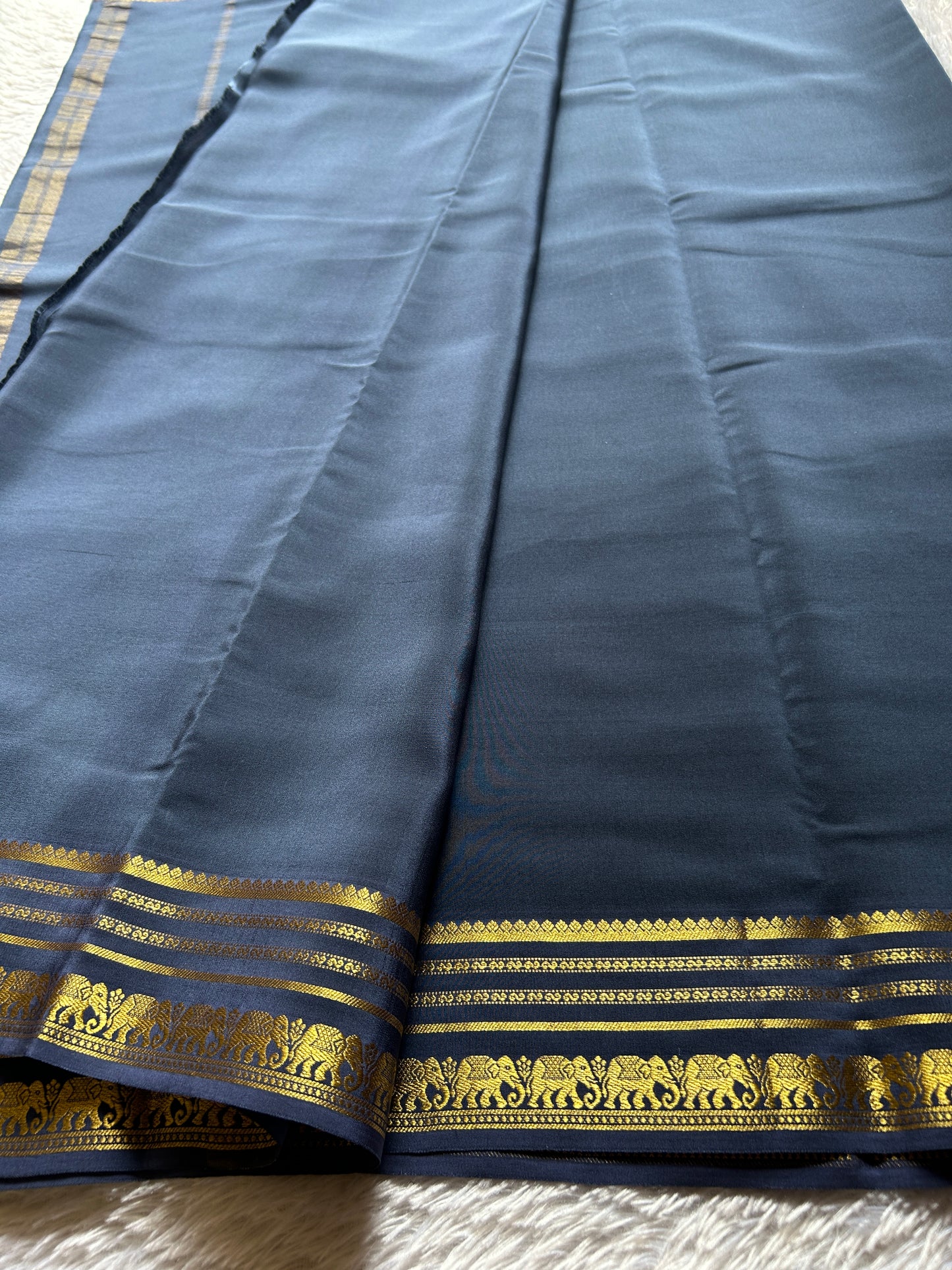 Eshwari : Solid Grey