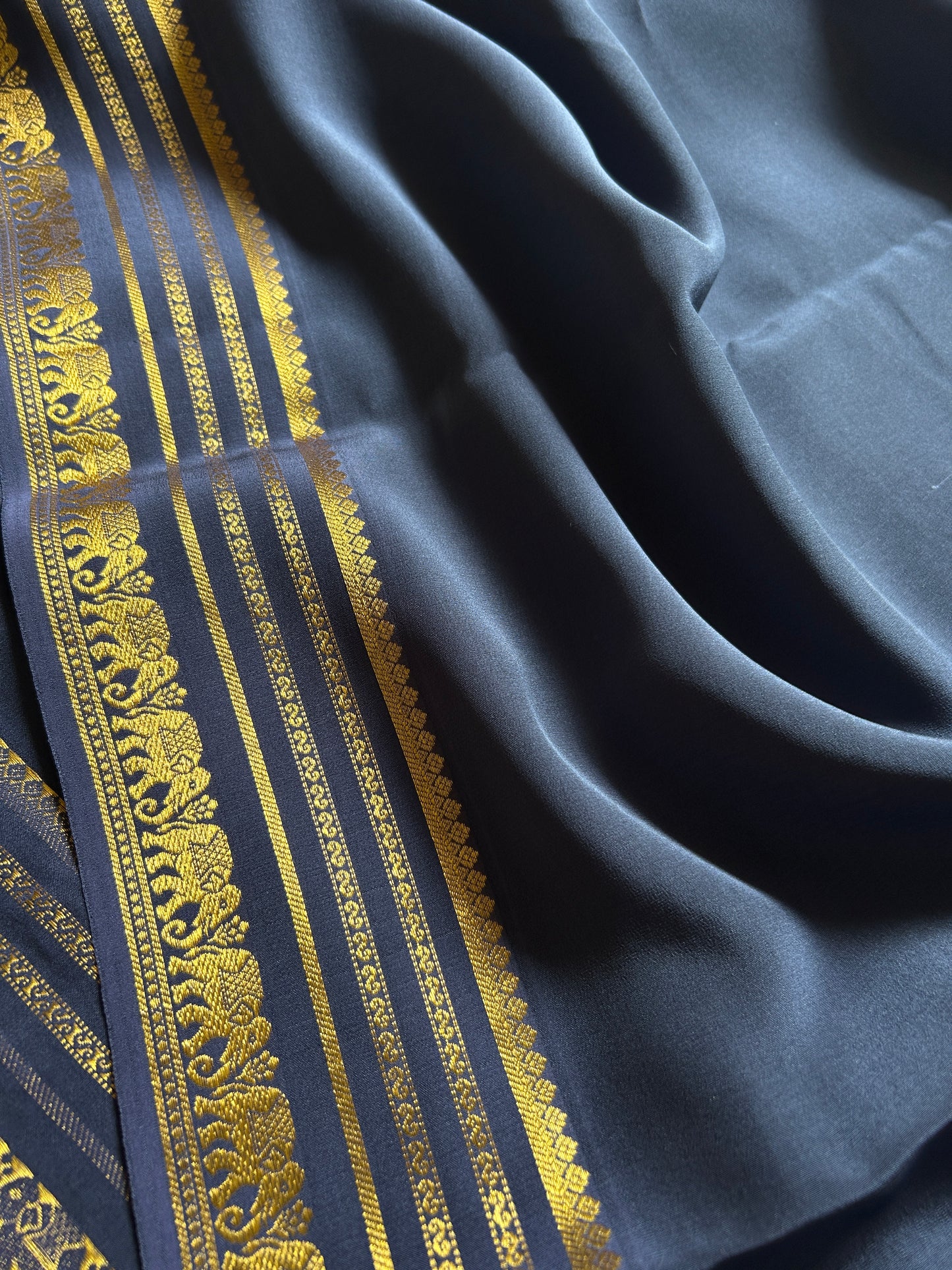 Eshwari : Solid Grey