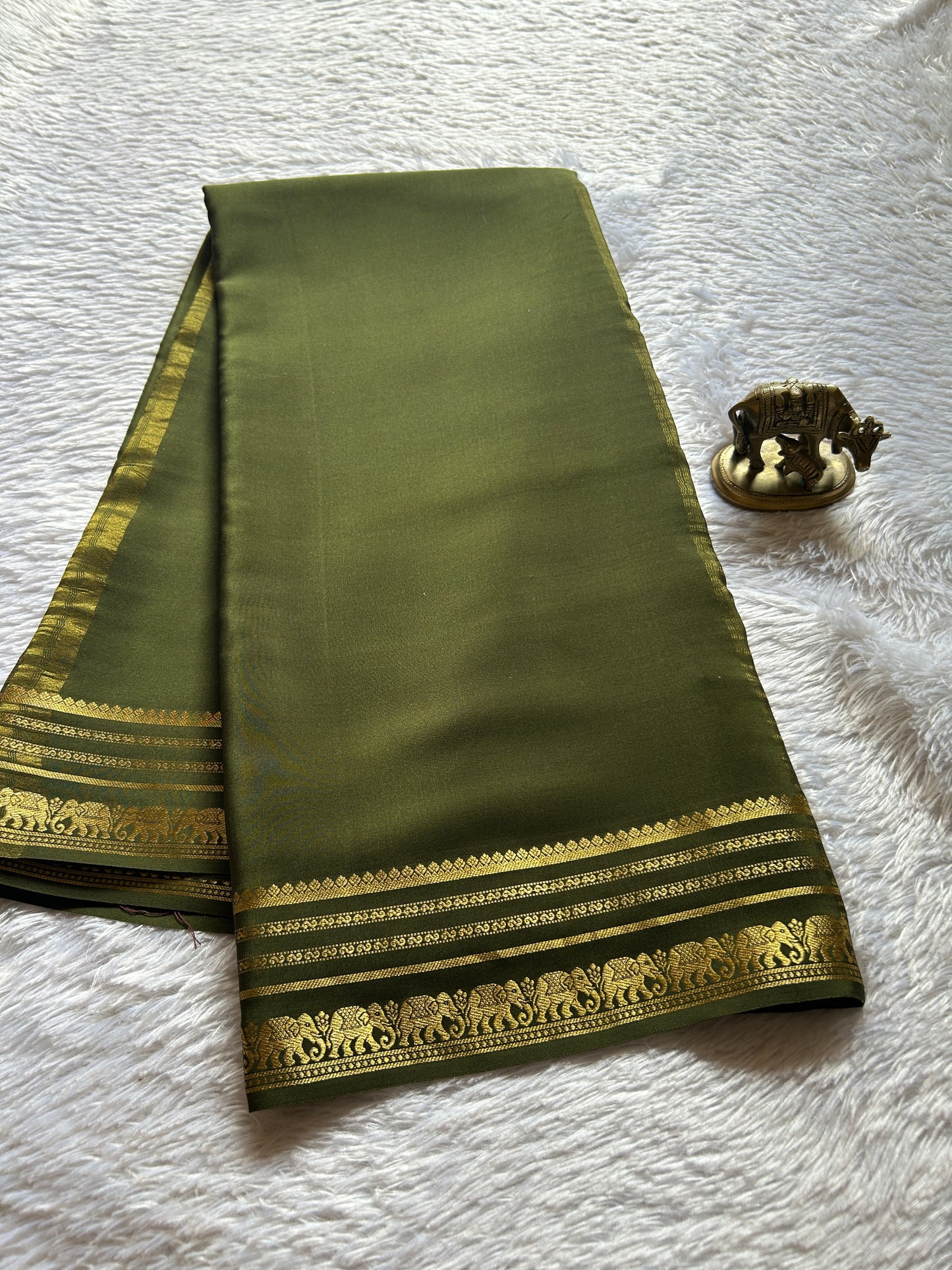 Eshwari : Solid Moss green