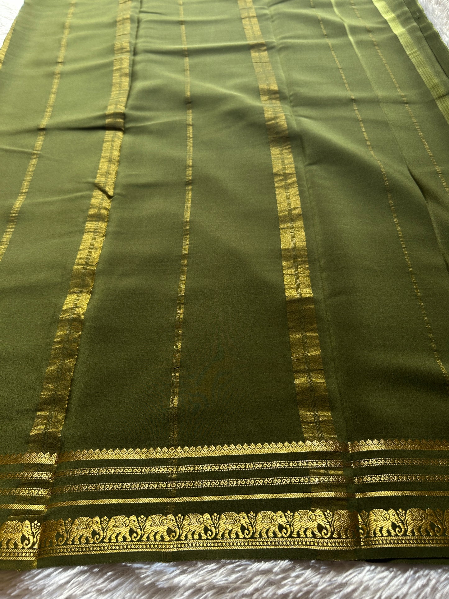 Eshwari : Solid Moss green
