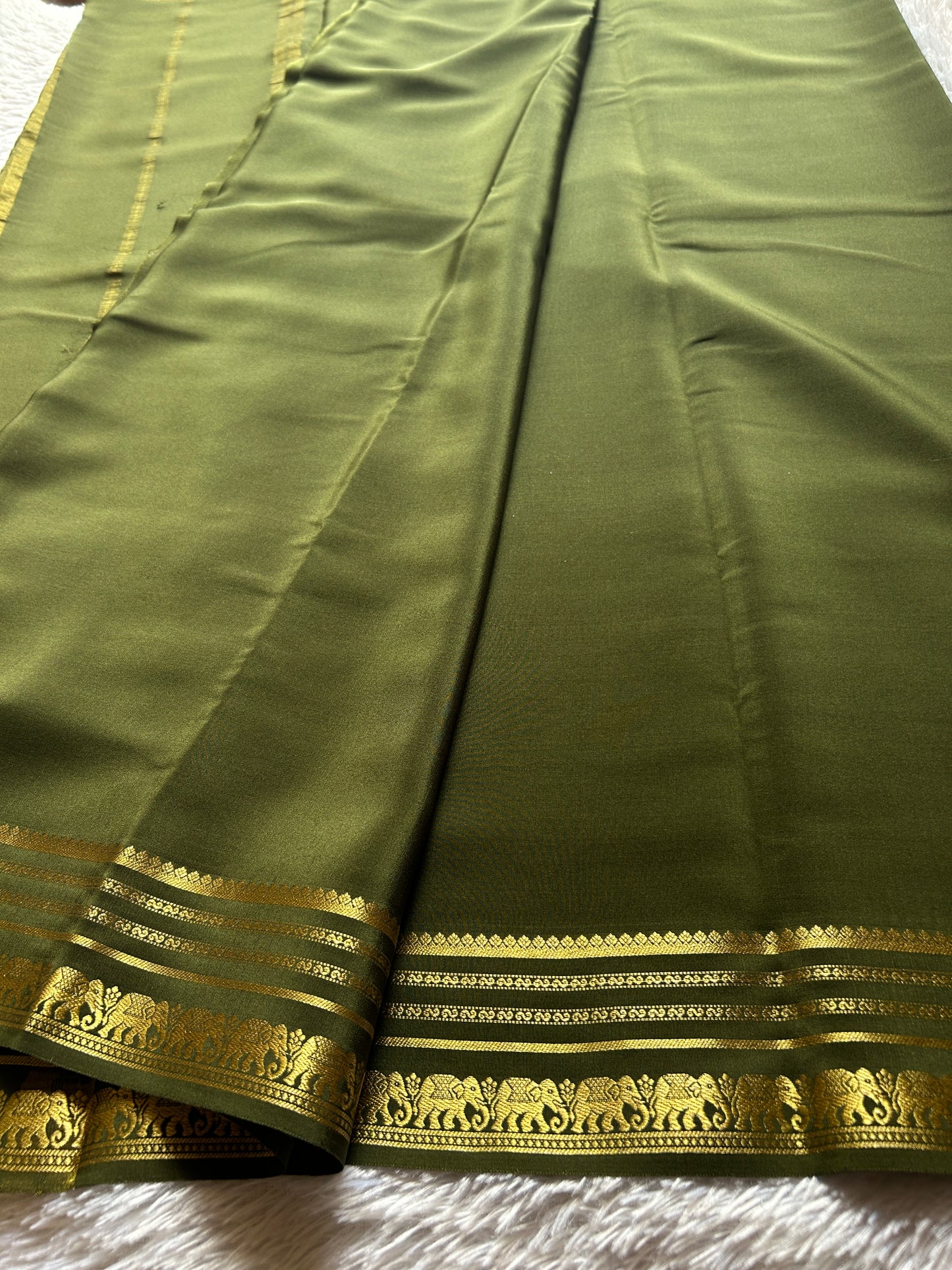 Eshwari : Solid Moss green