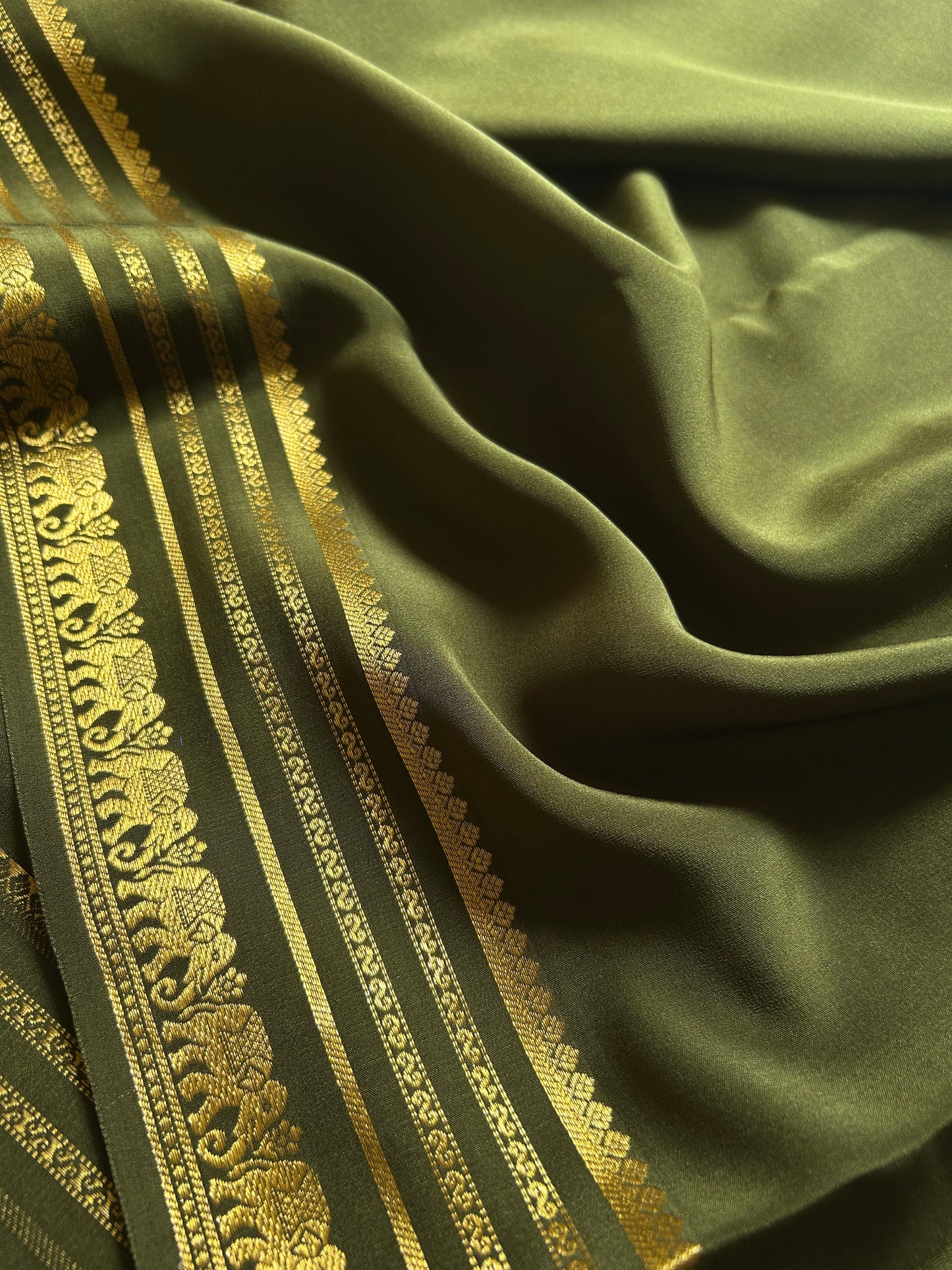 Eshwari : Solid Moss green