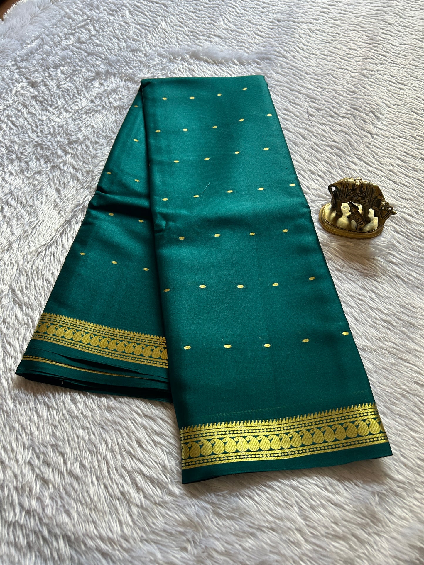 Keerthi : Solid Teal green