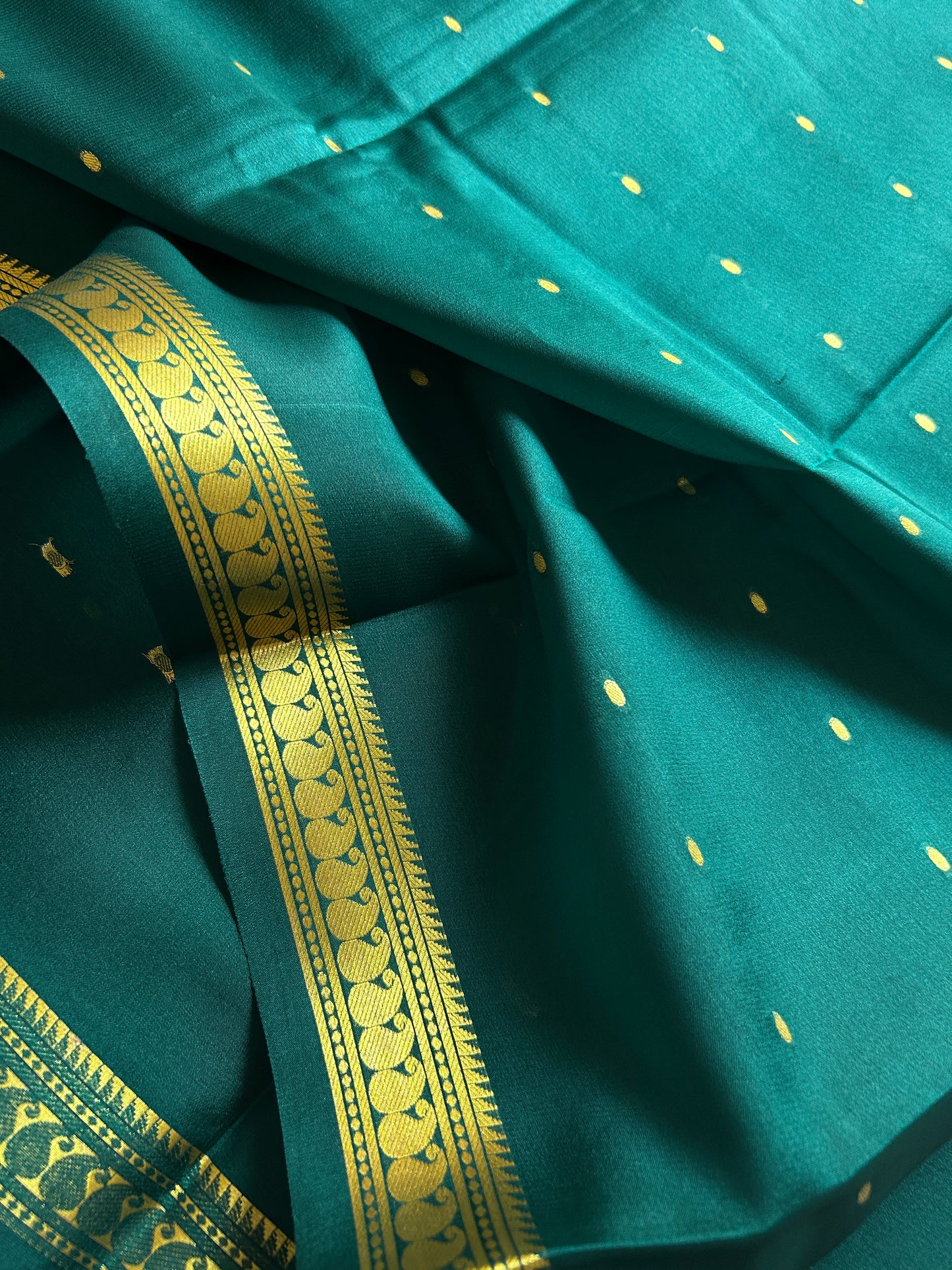 Keerthi : Solid Teal green
