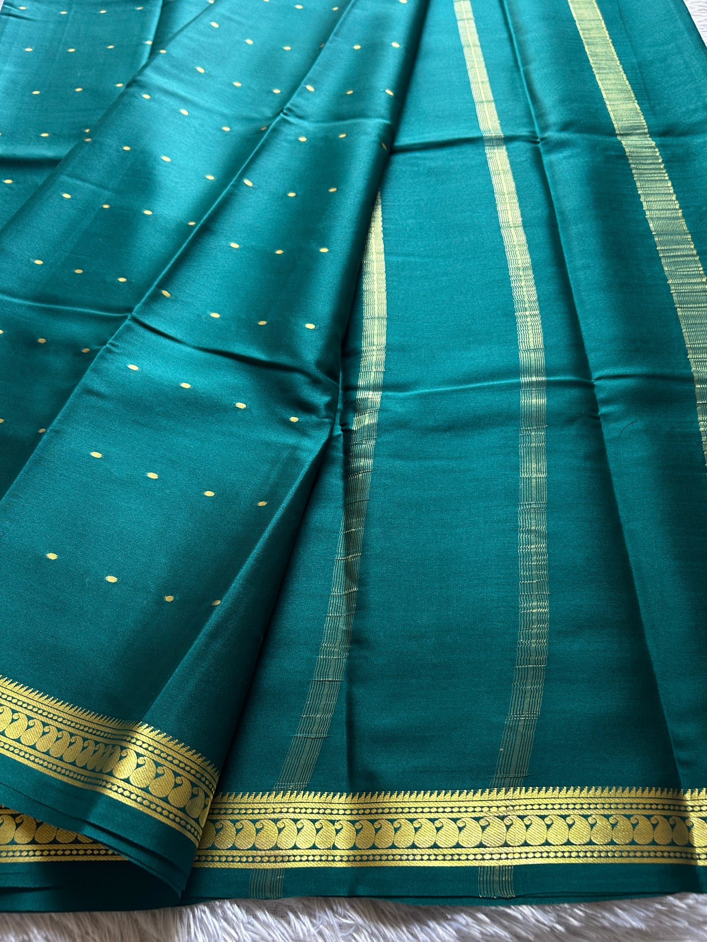 Keerthi : Solid Teal green