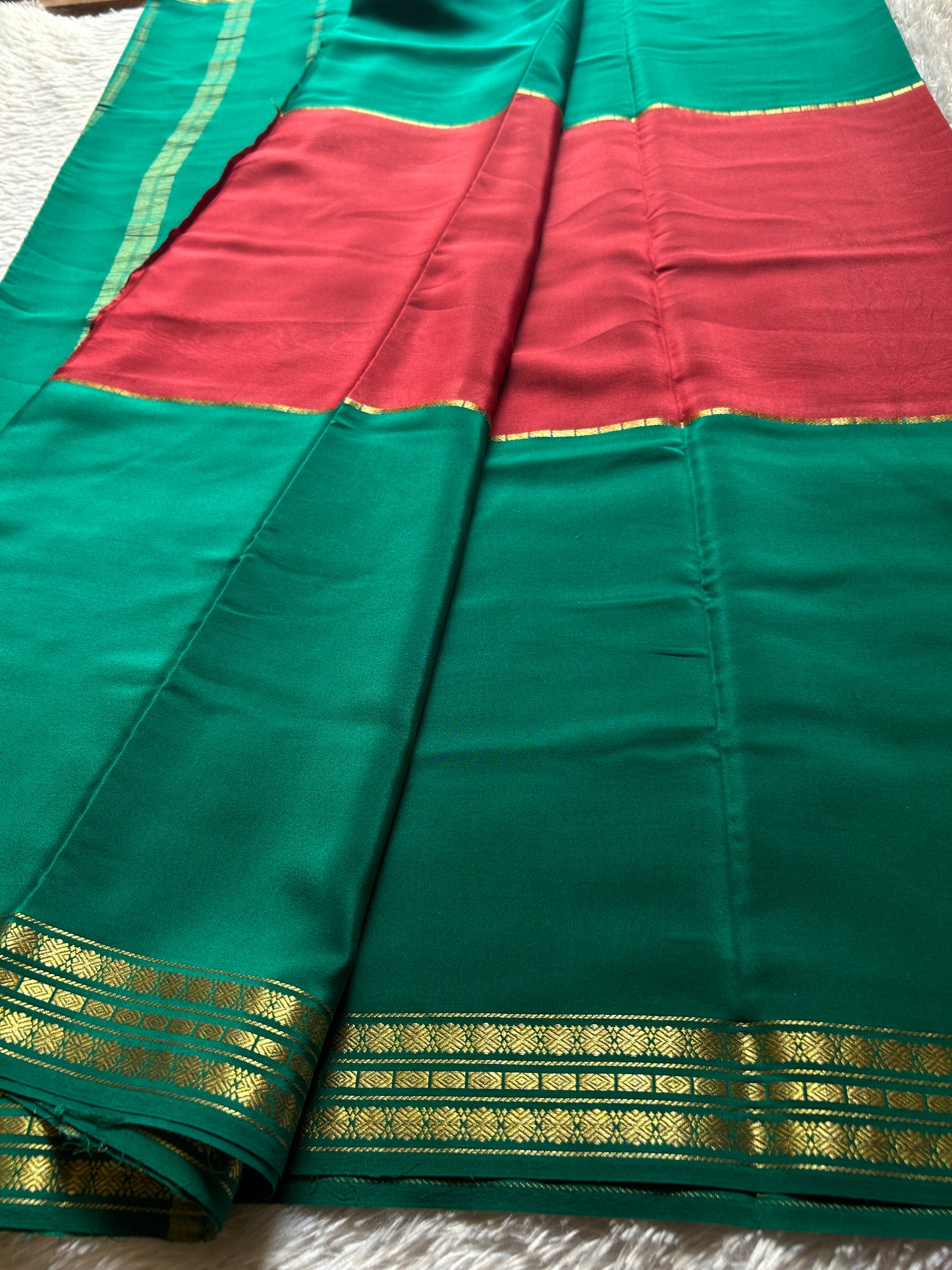 Suraksha (2D) : Maroon-rama green