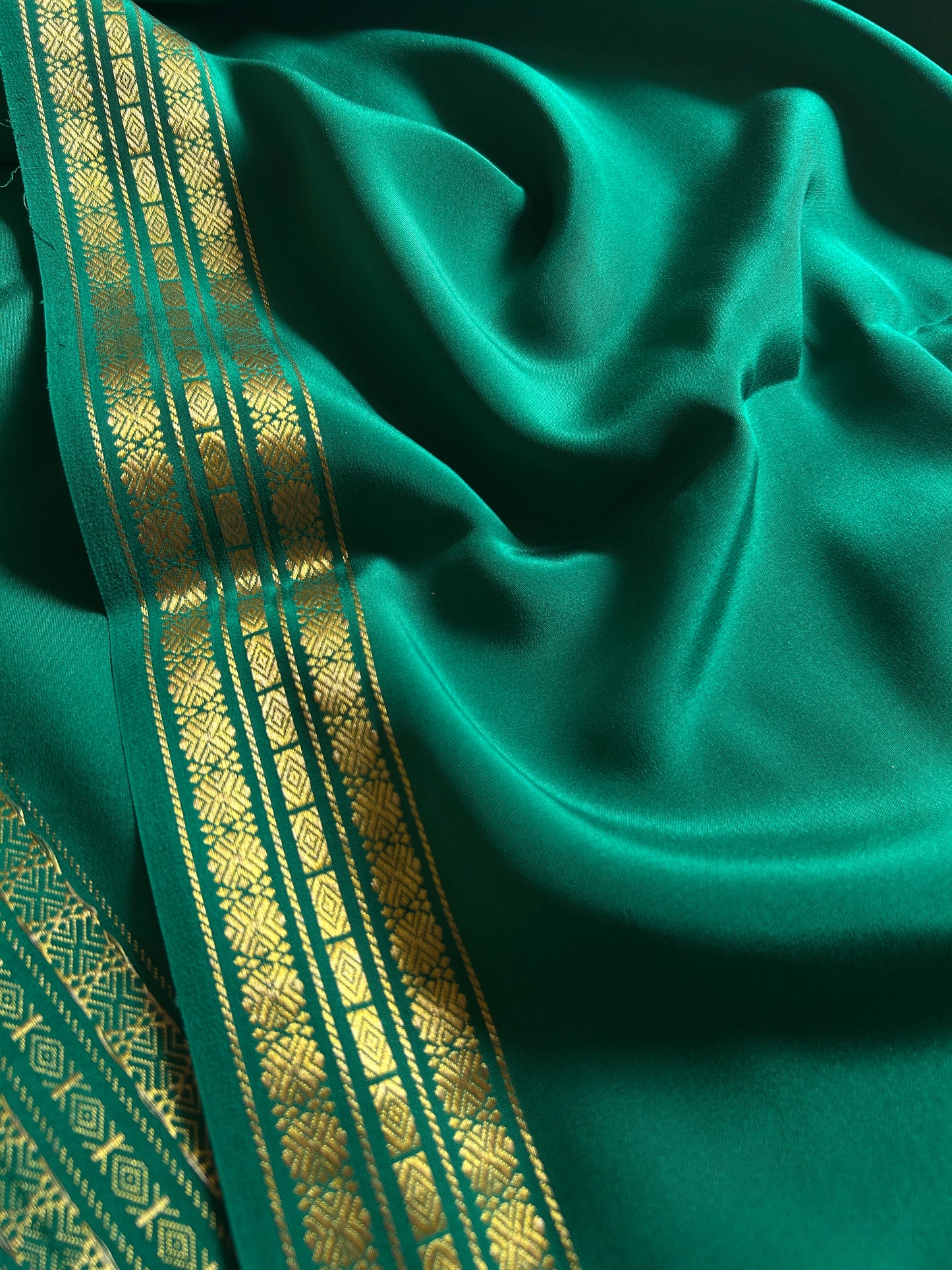 Suraksha (2D) : Maroon-rama green