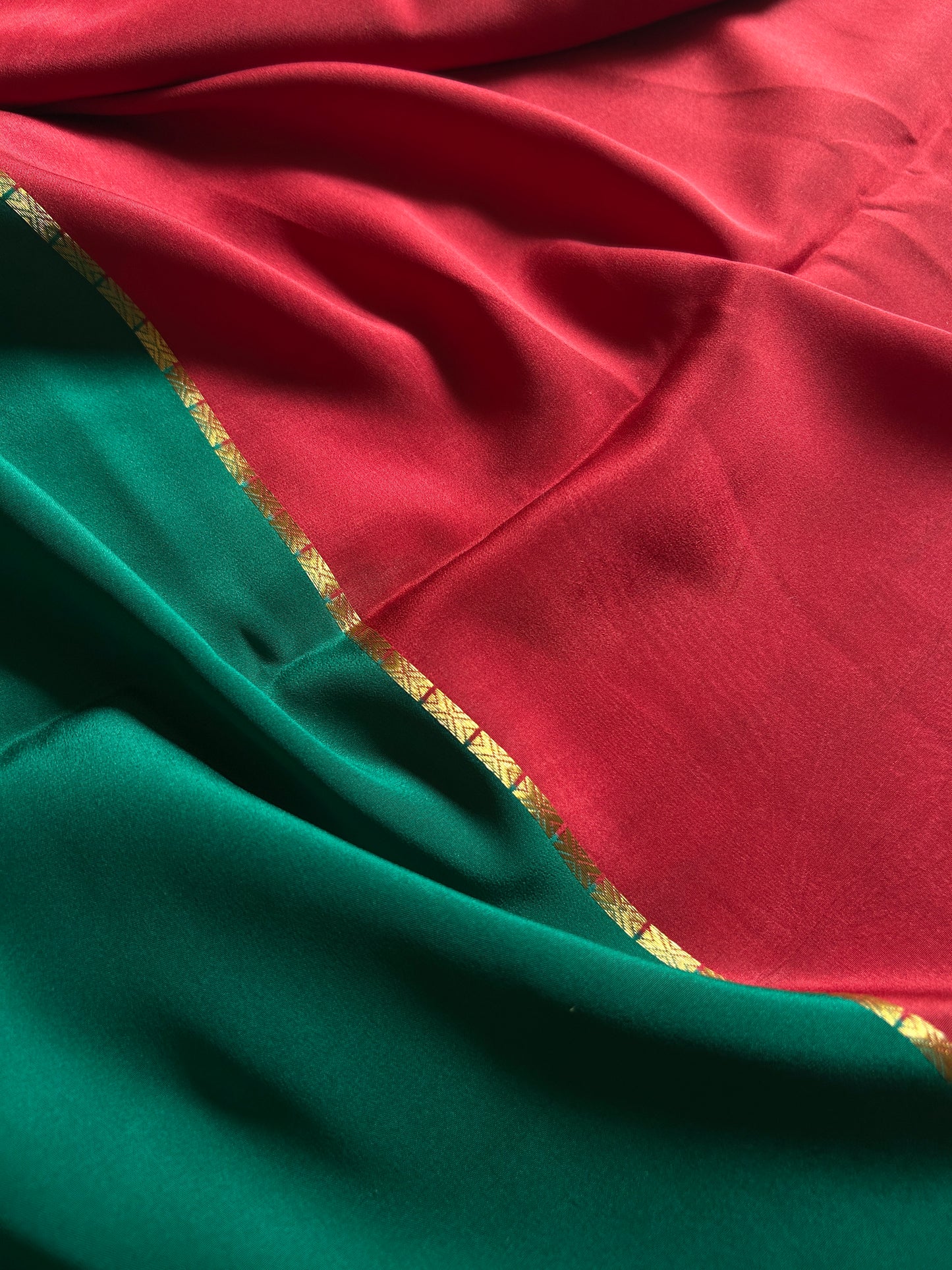 Suraksha (2D) : Maroon-rama green