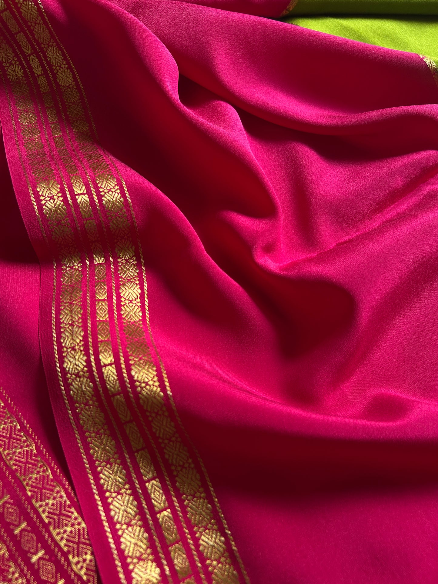 Suraksha (2D) : Mehendi green-rani pink