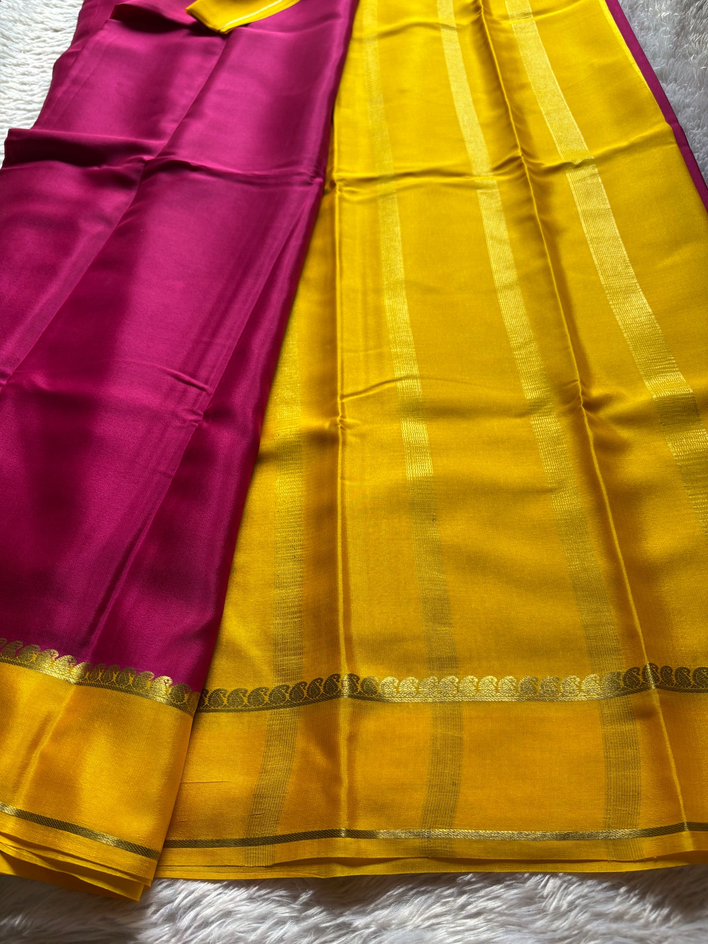 Mala (2D) : Dark pink-golden yellow