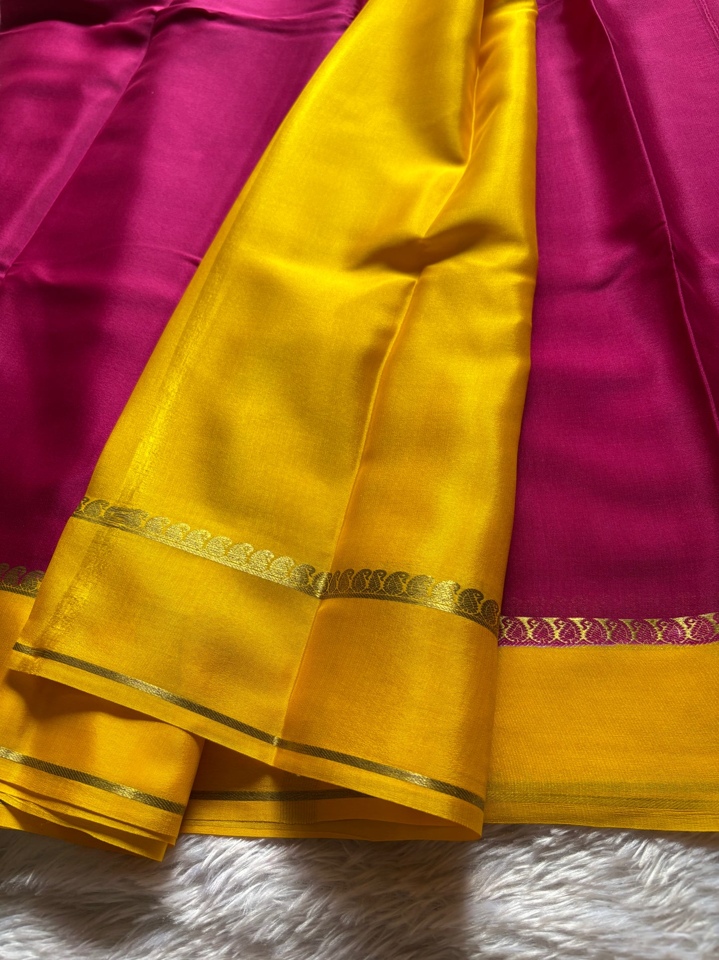 Mala (2D) : Dark pink-golden yellow