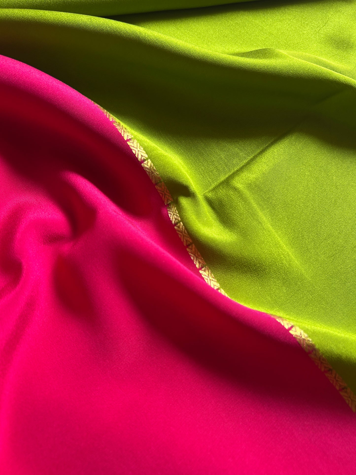 Suraksha (2D) : Mehendi green-rani pink