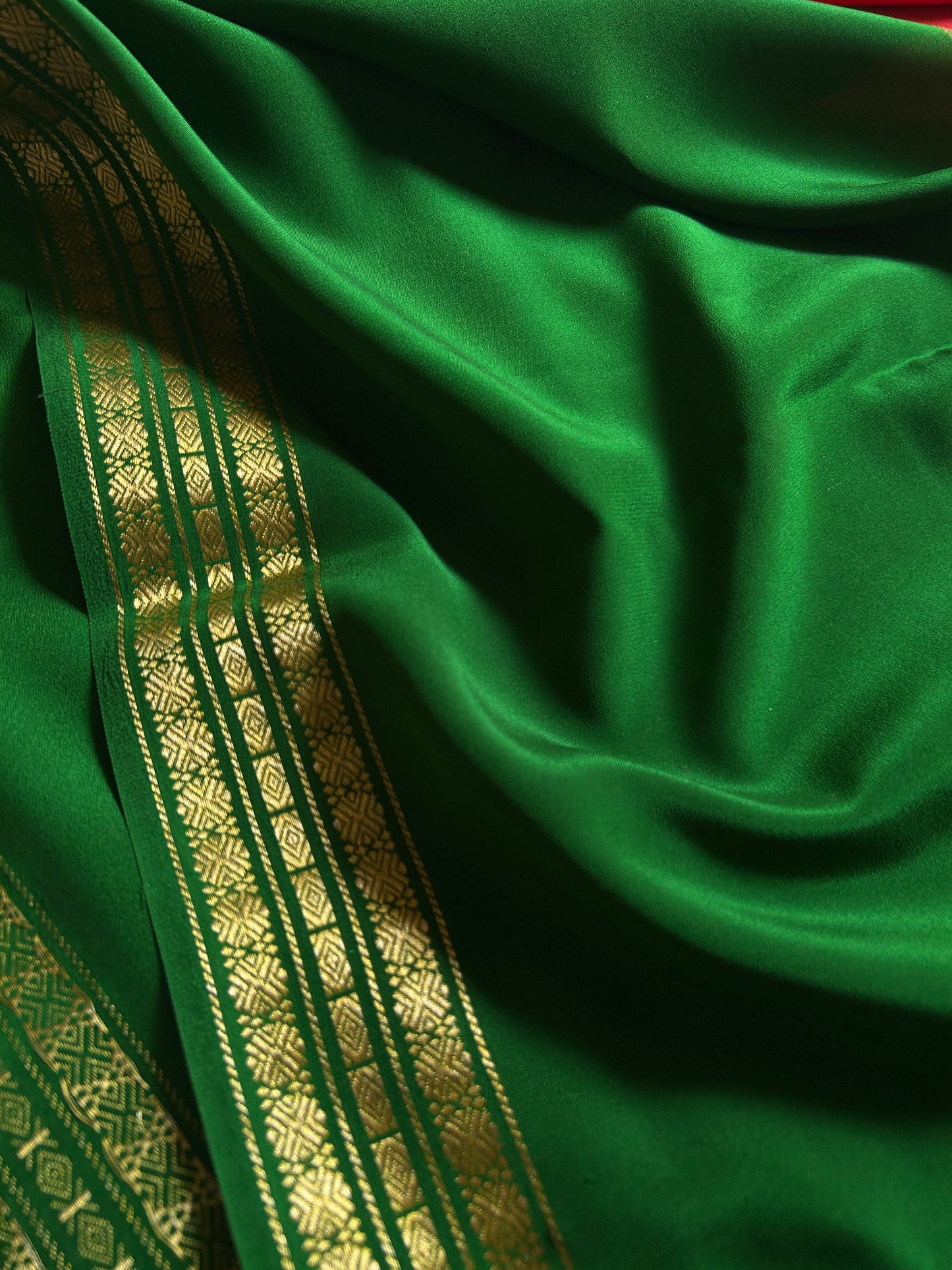 Suraksha (2D) : Red-bottle green