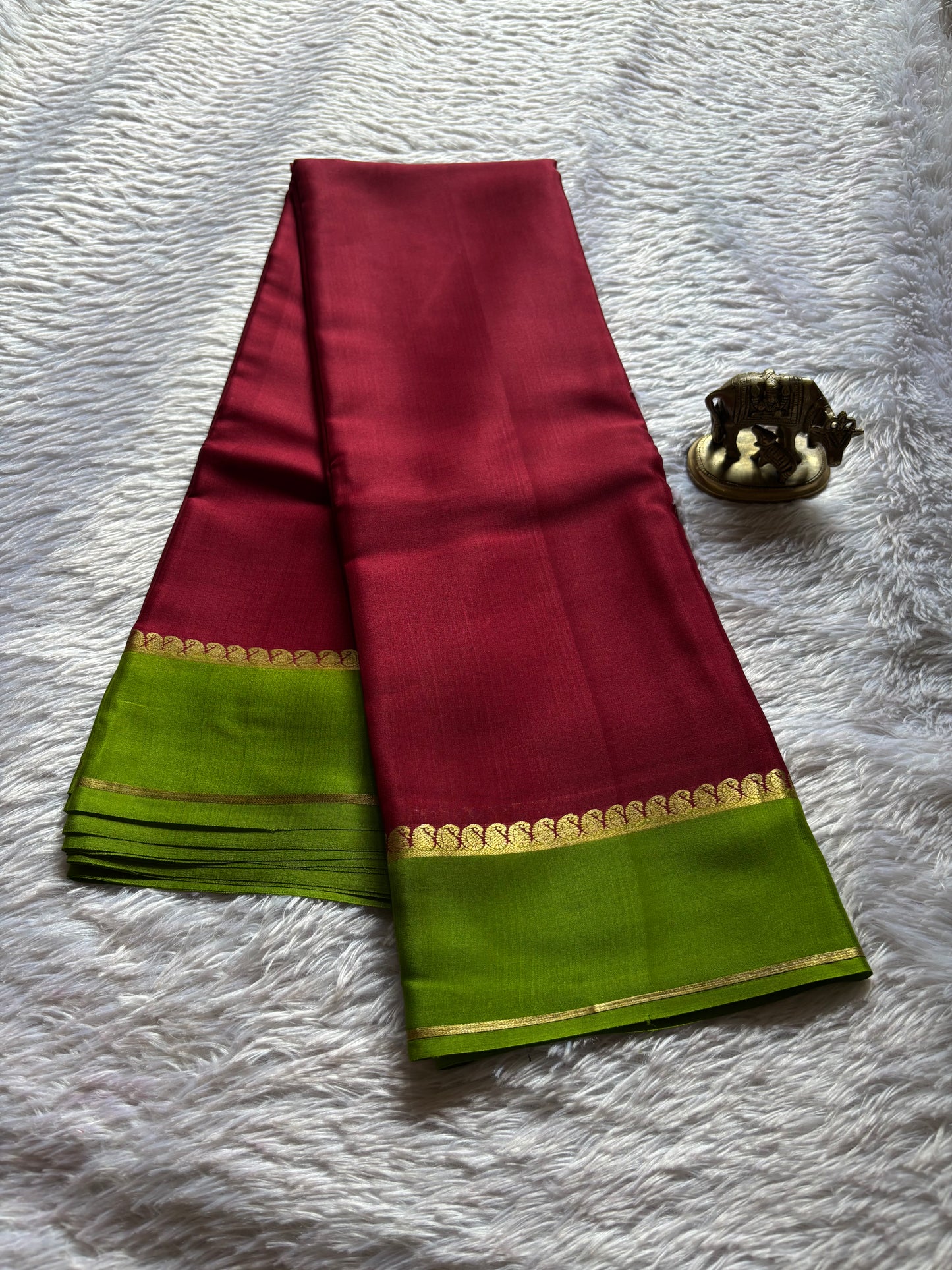 Mala (2D) : Maroon-mehendi green