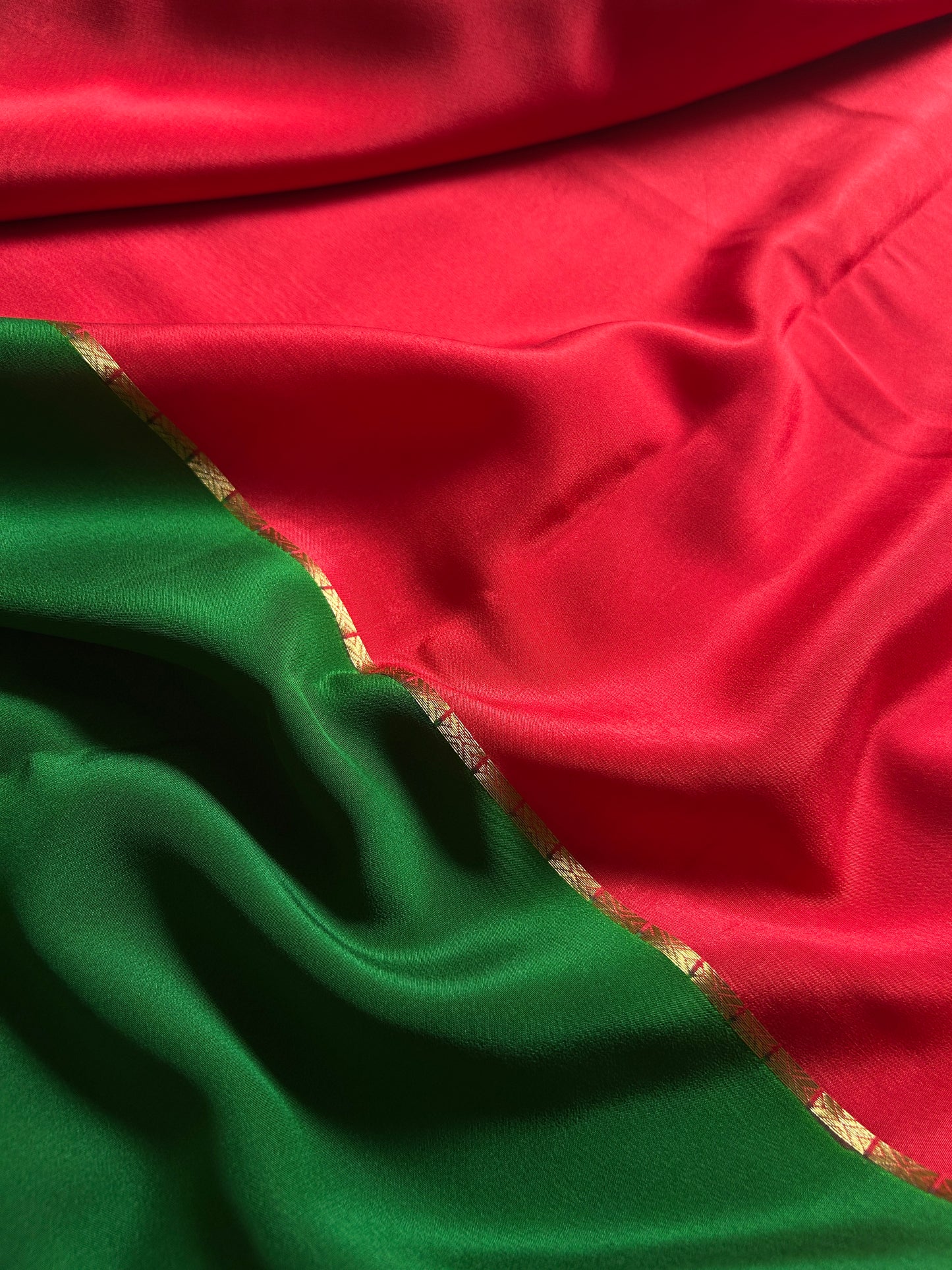 Suraksha (2D) : Red-bottle green