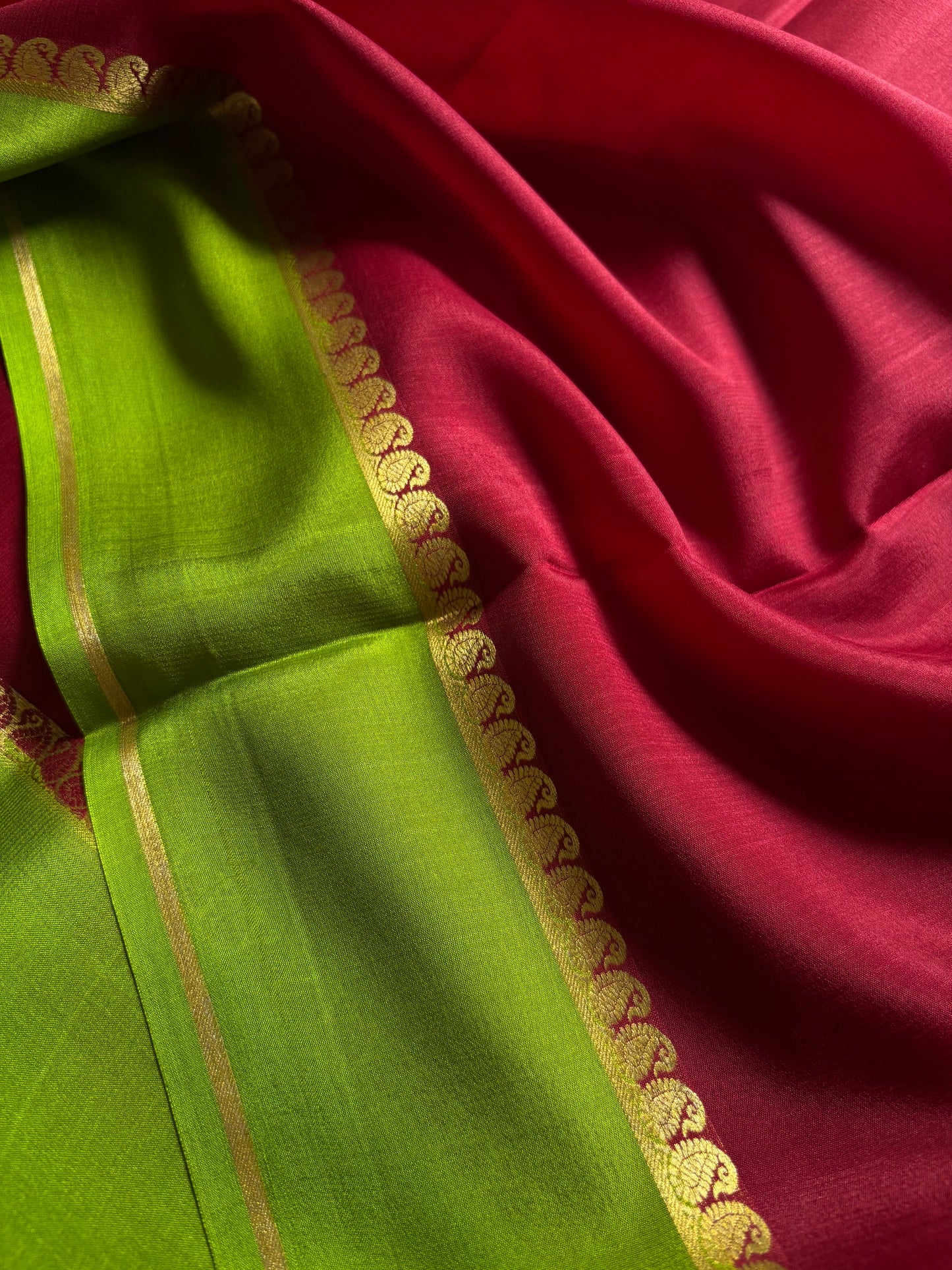 Mala (2D) : Maroon-mehendi green