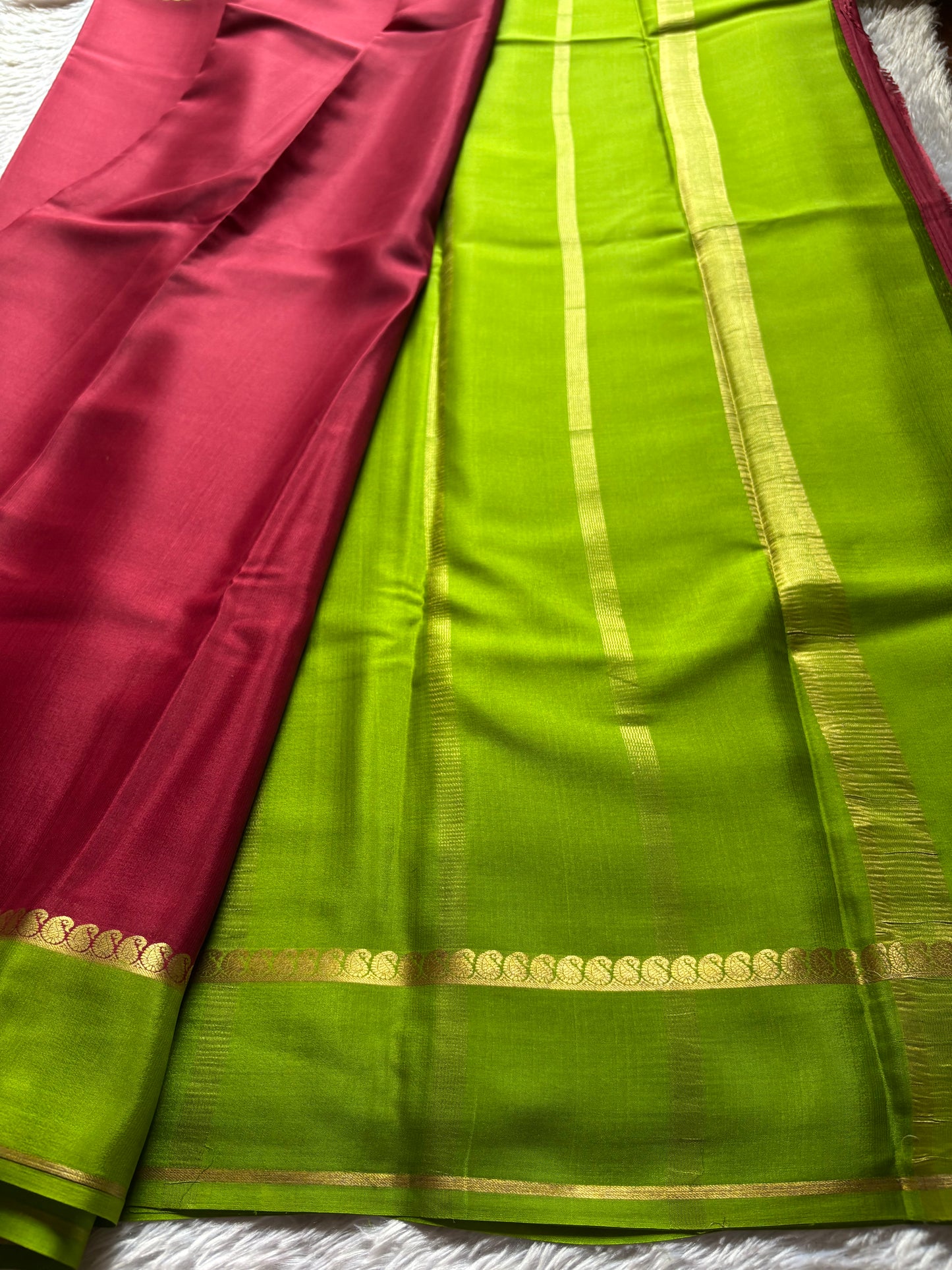 Mala (2D) : Maroon-mehendi green