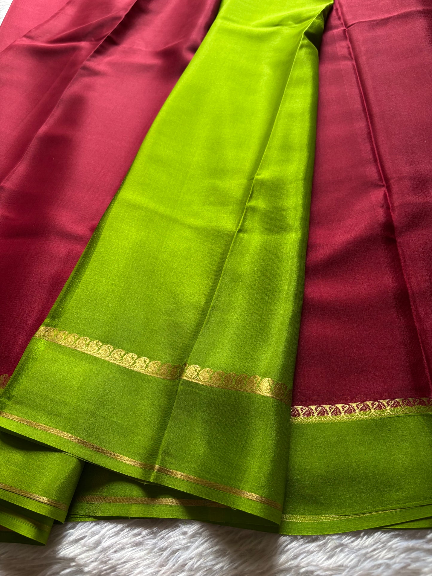 Mala (2D) : Maroon-mehendi green