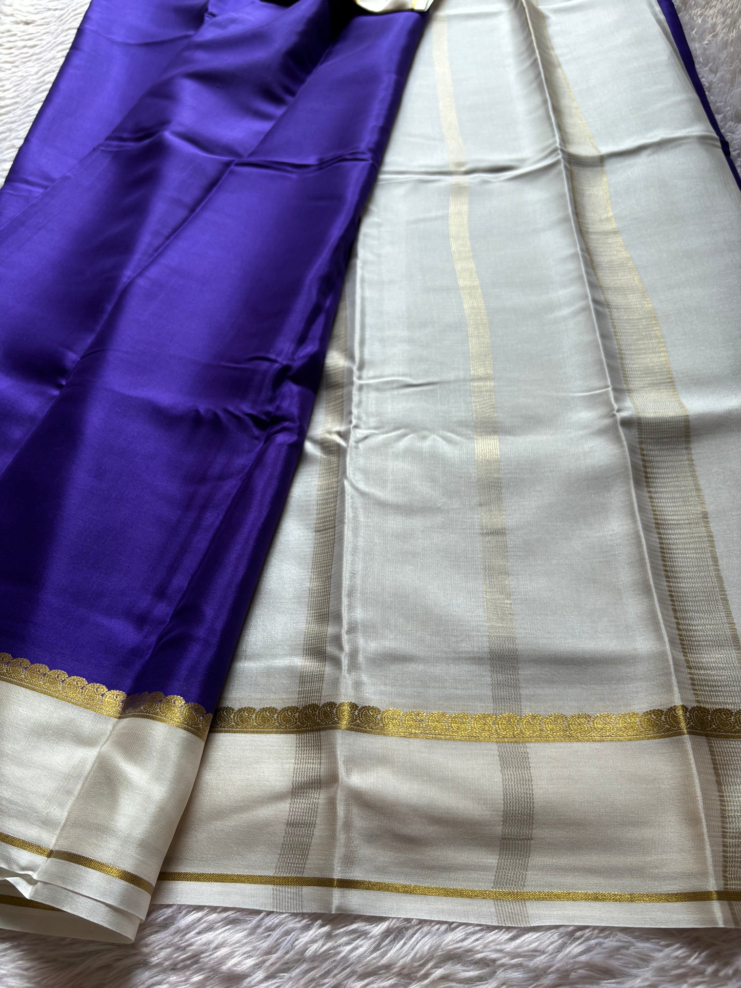 Mala (2D) : Dark blue-off white