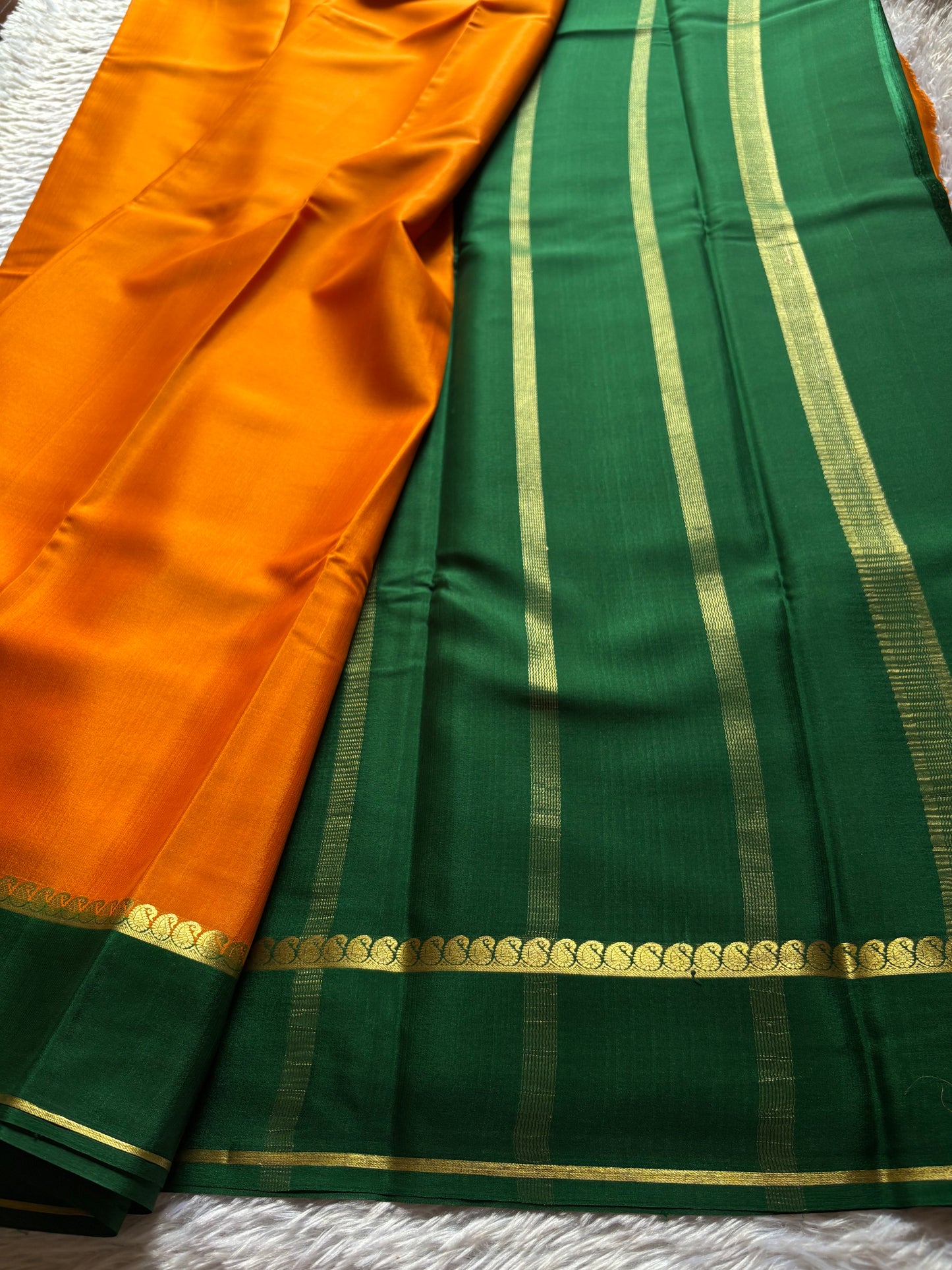Mala (2D) : Light orange-bottle green