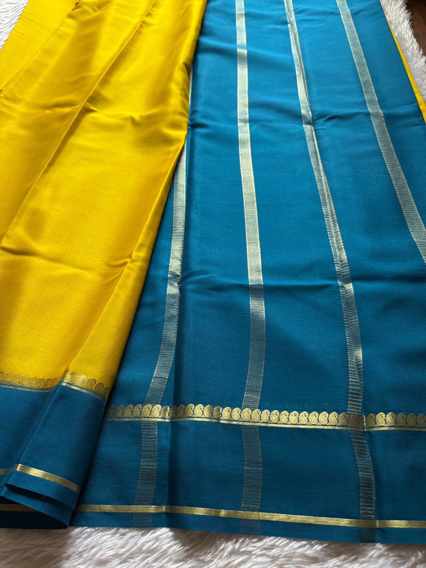 Mala (2D) : Lemon yellow-teal blue