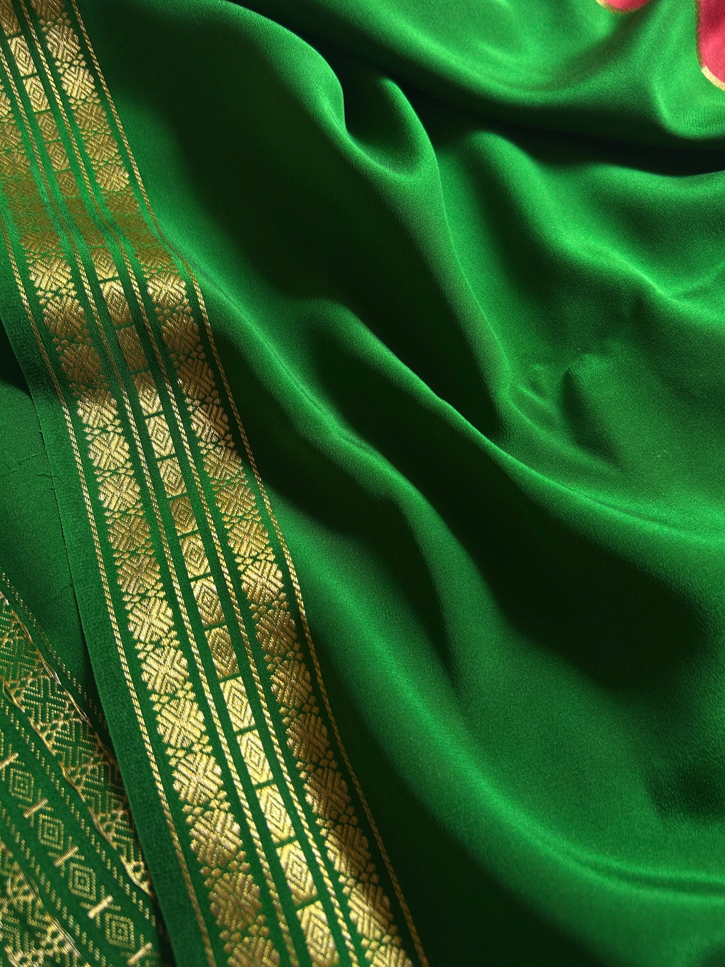 Suraksha (2D) : Maroon-leaf green