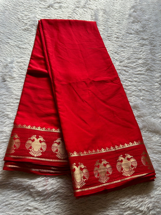 Semi Crepe : Solid Red