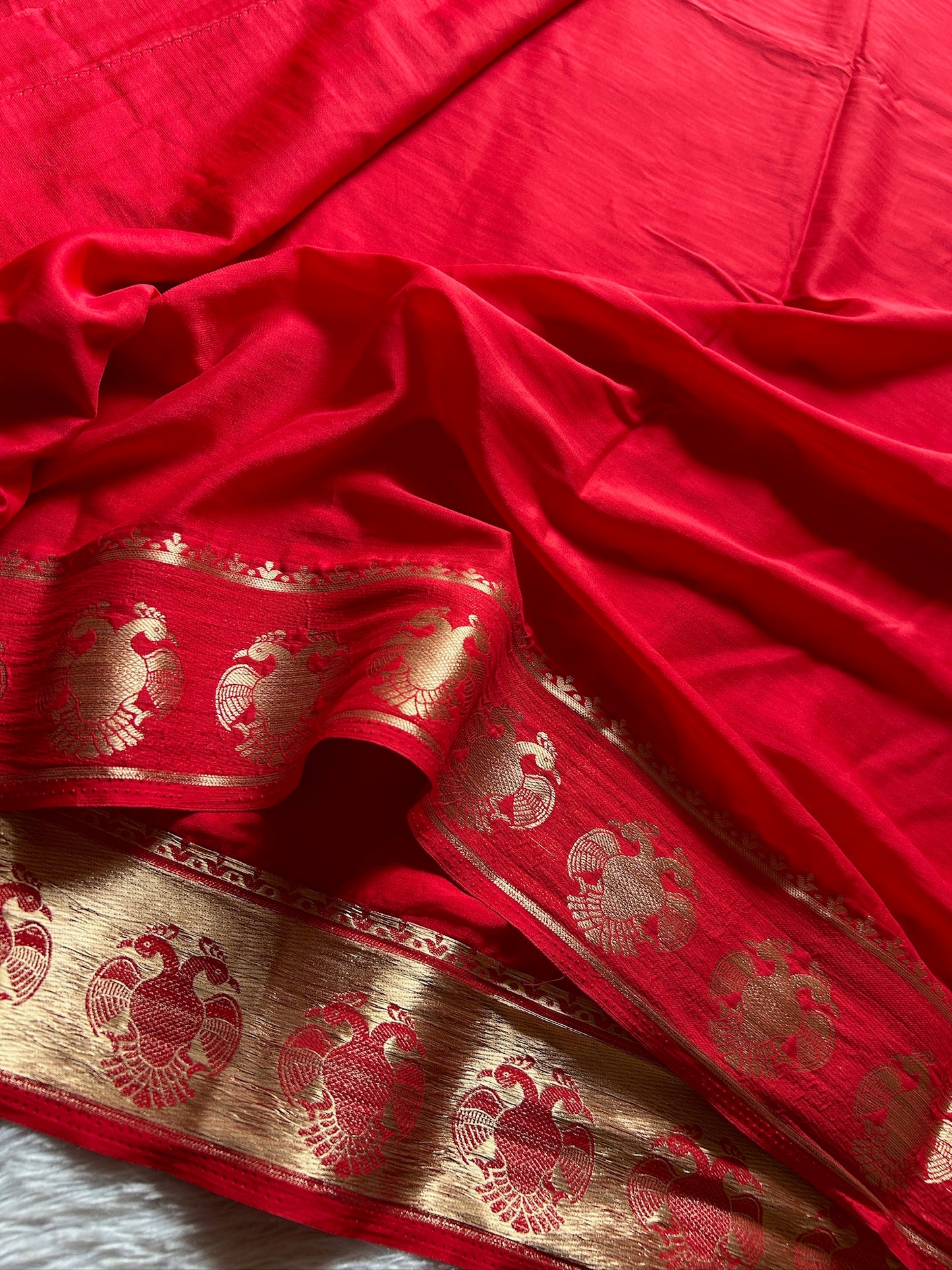 Semi Crepe : Solid Red