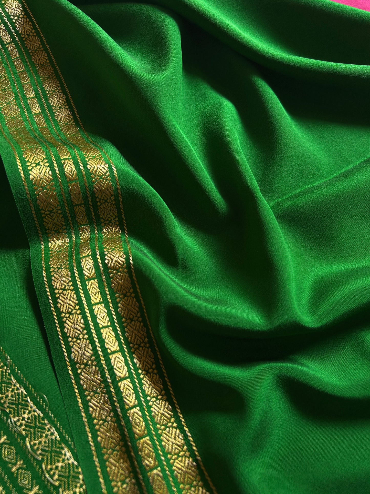 Suraksha (2D) : Dark pink-leaf green