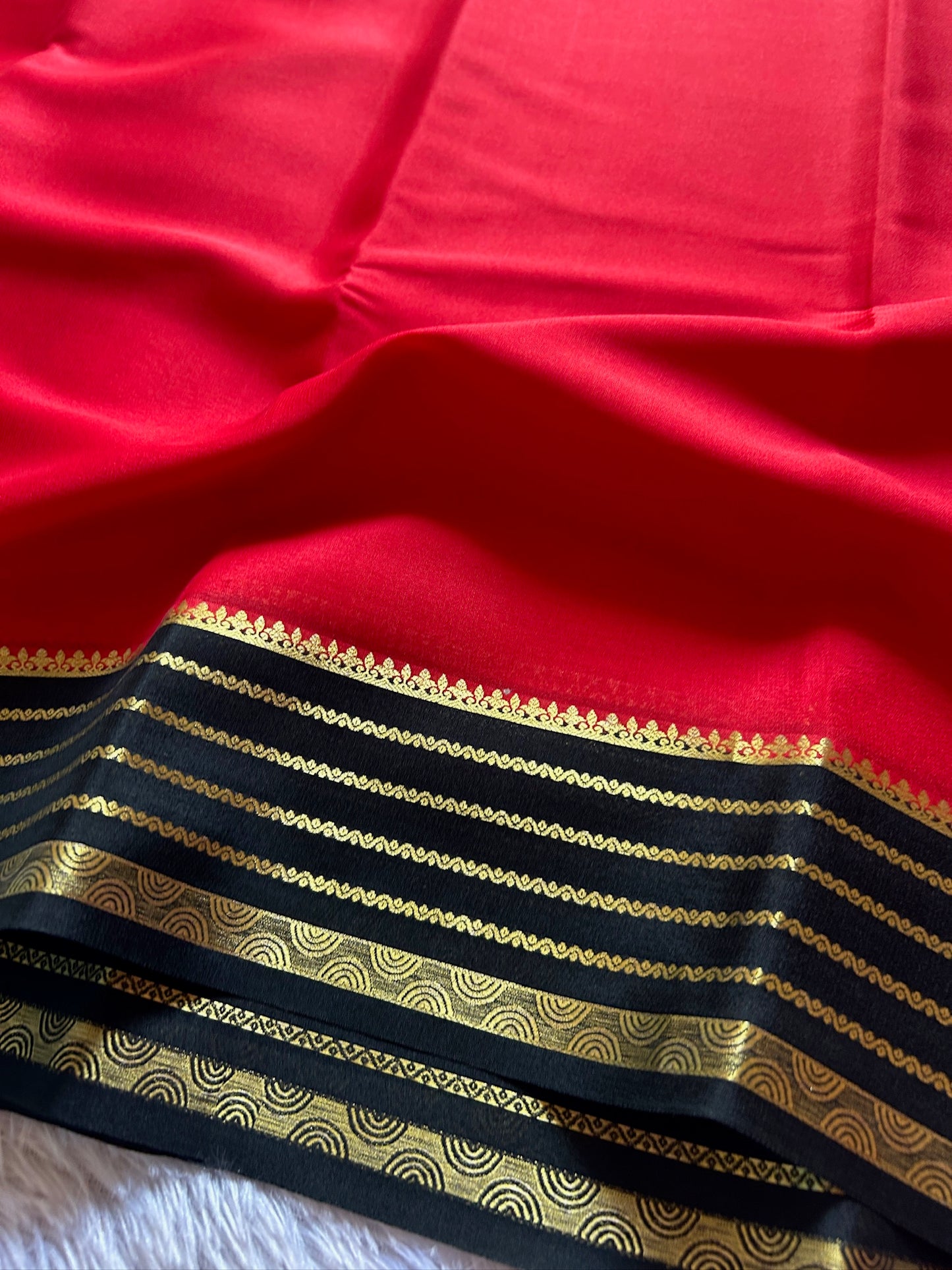 Light weight pure crepe: Red-black