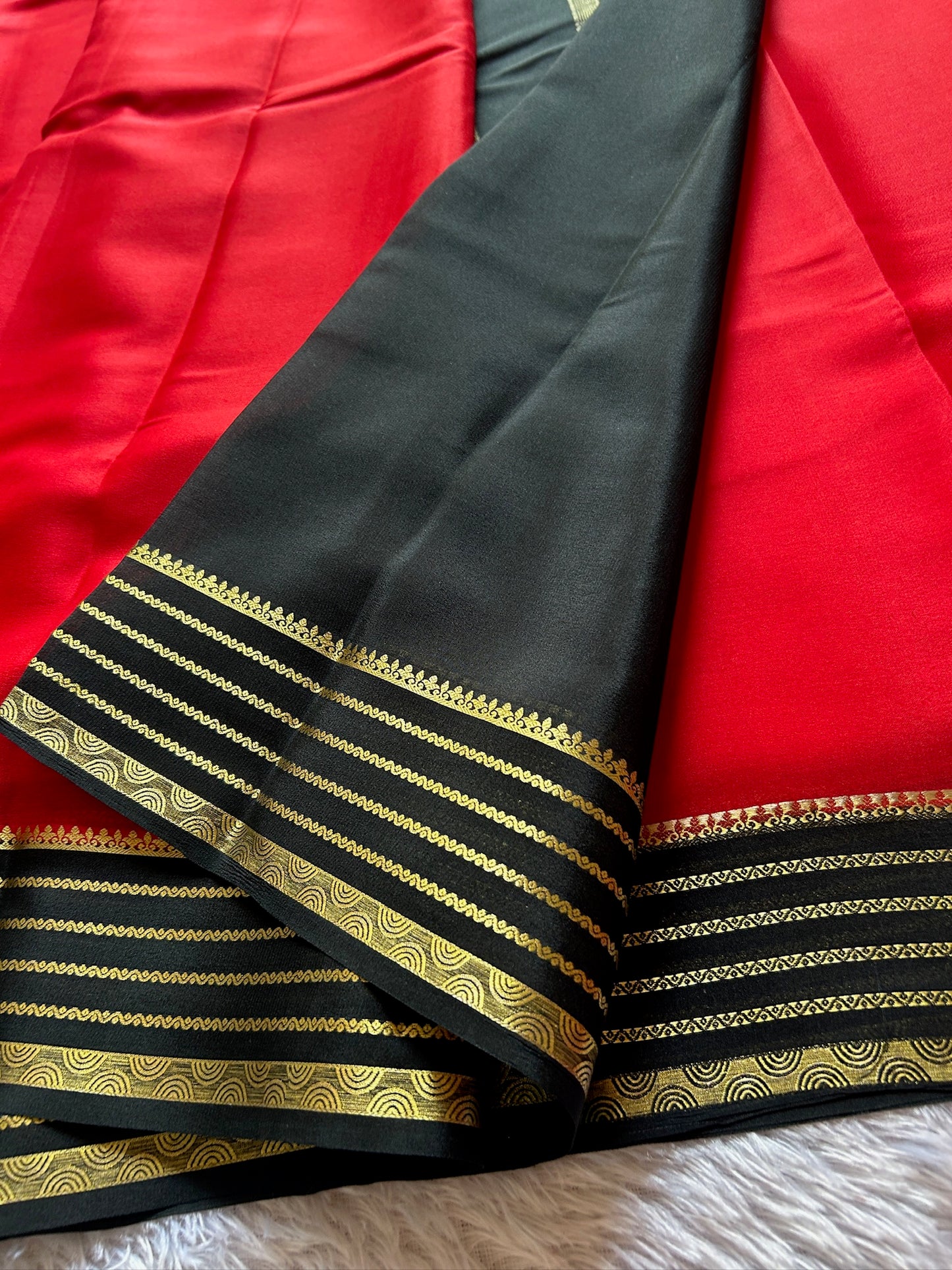 Light weight pure crepe: Red-black