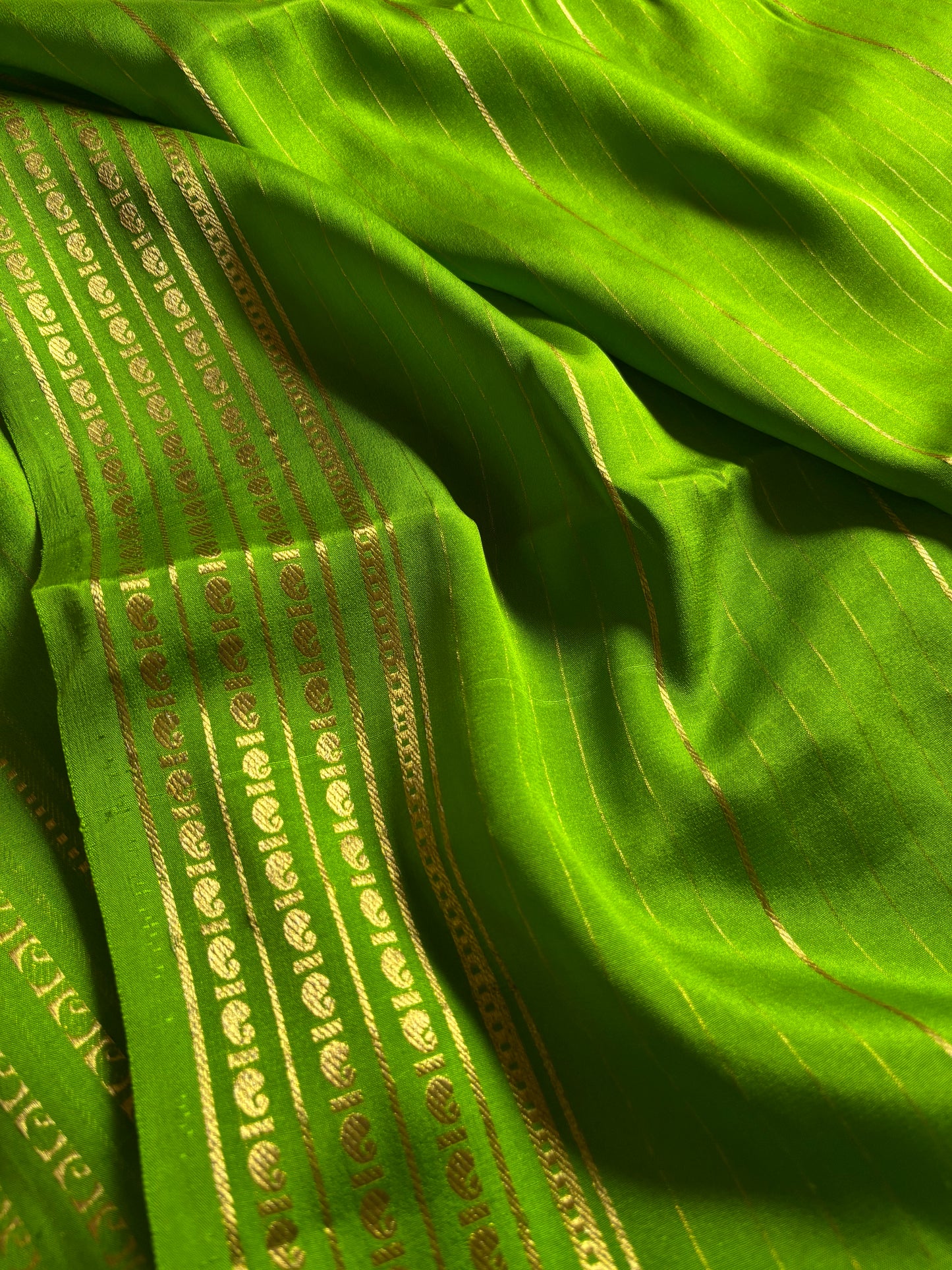 Meghana : Solid Parrot green