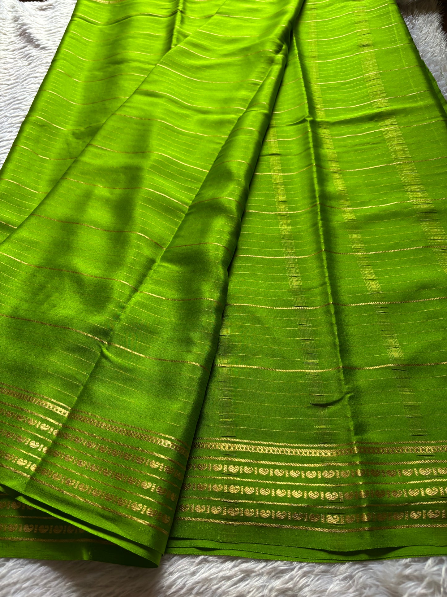 Meghana : Solid Parrot green