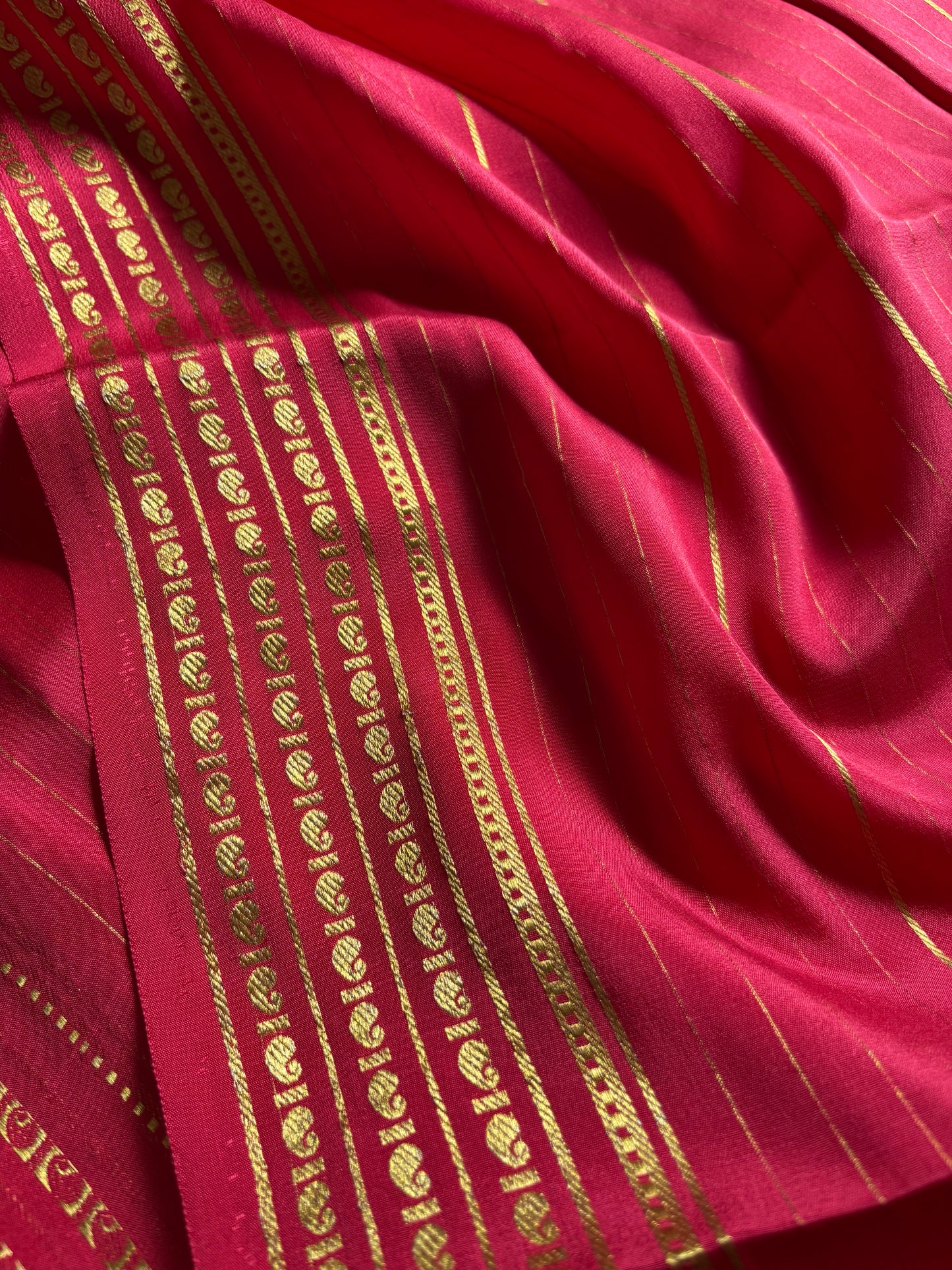 Meghana : Solid Reddish pink