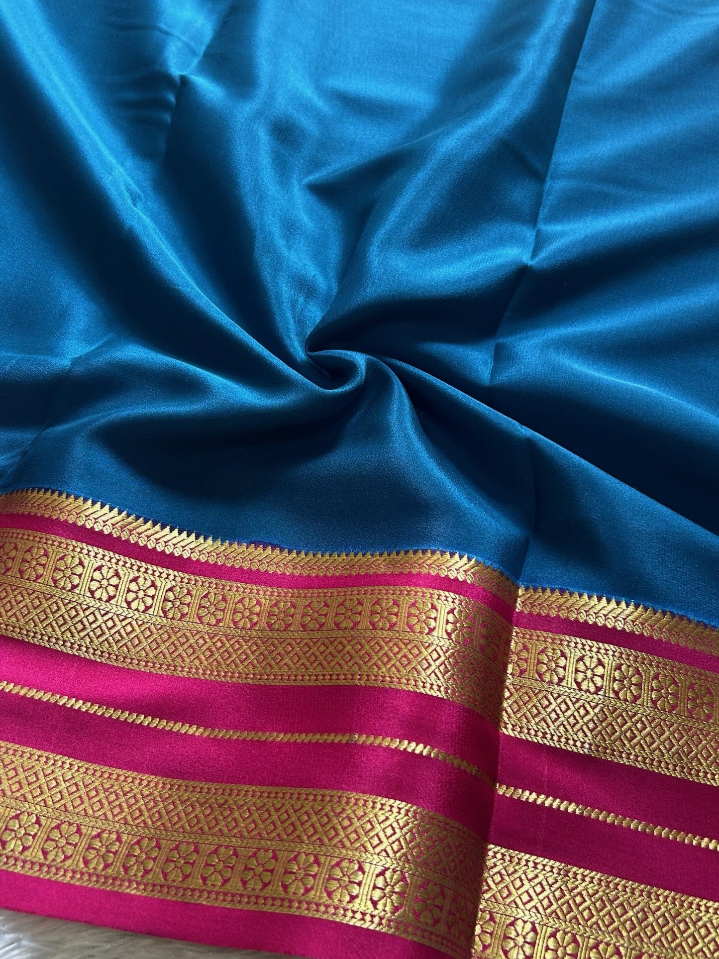 Raagini (2D) : sapphire blue-rani pink