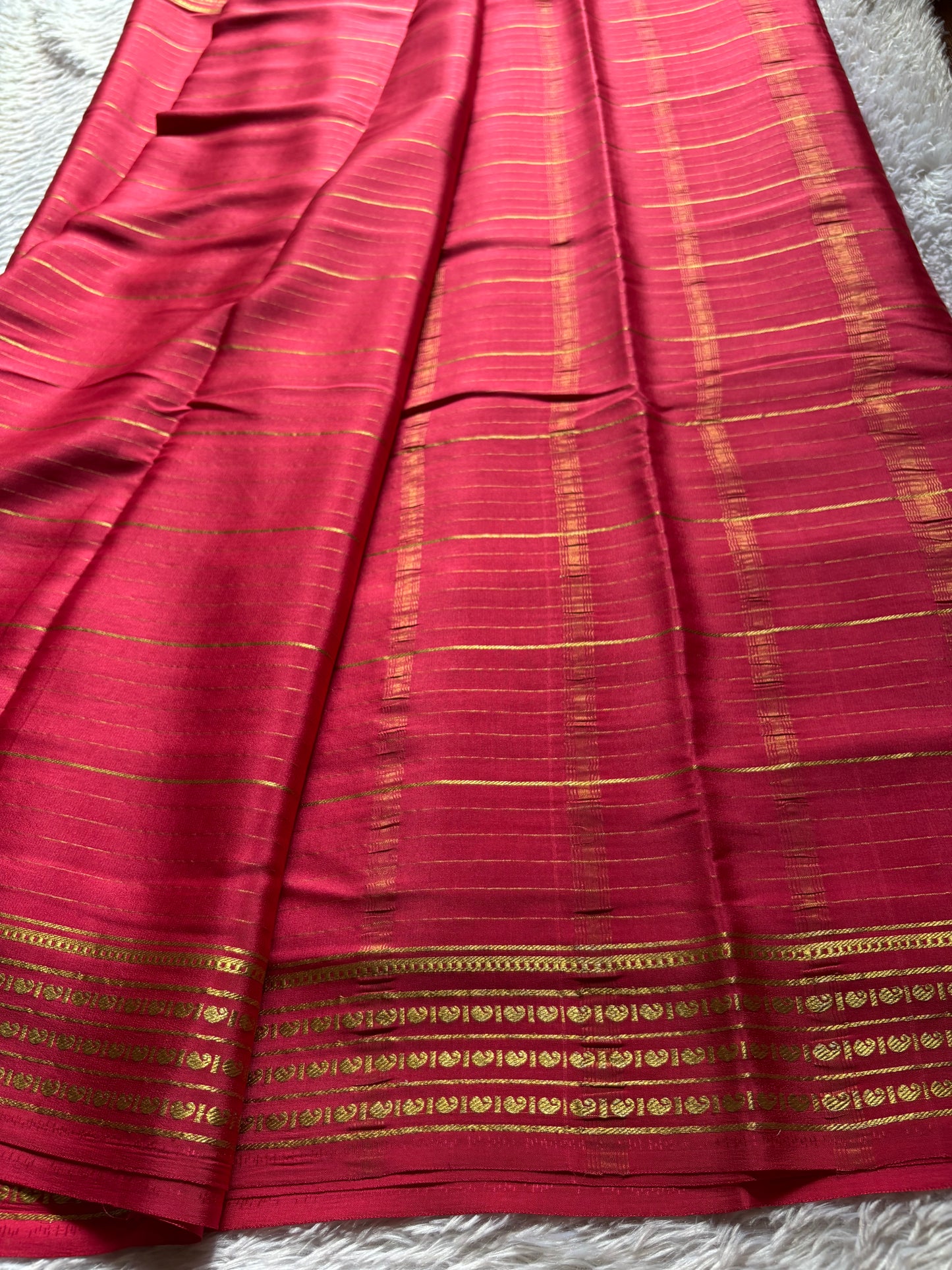 Meghana : Solid Reddish pink